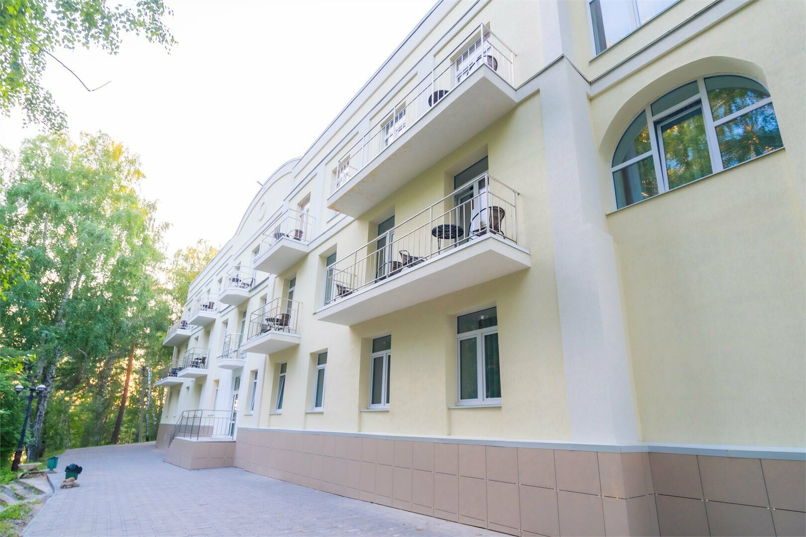 Джуниор Сьют четырехместный с двумя дополнительными местами (КОРПУС 3)