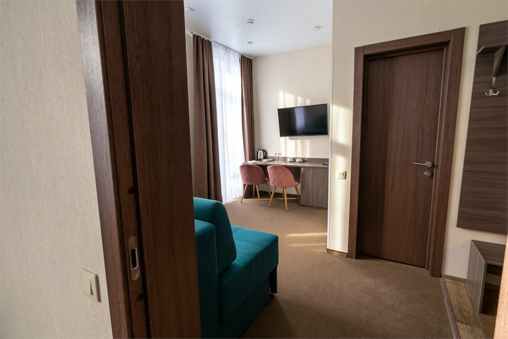 Джуниор Сьют четырехместный с двумя дополнительными местами (КОРПУС 3)