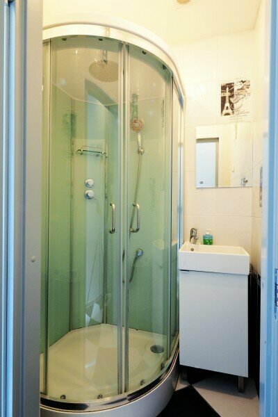 Семейный номер с общей ванной комнатой