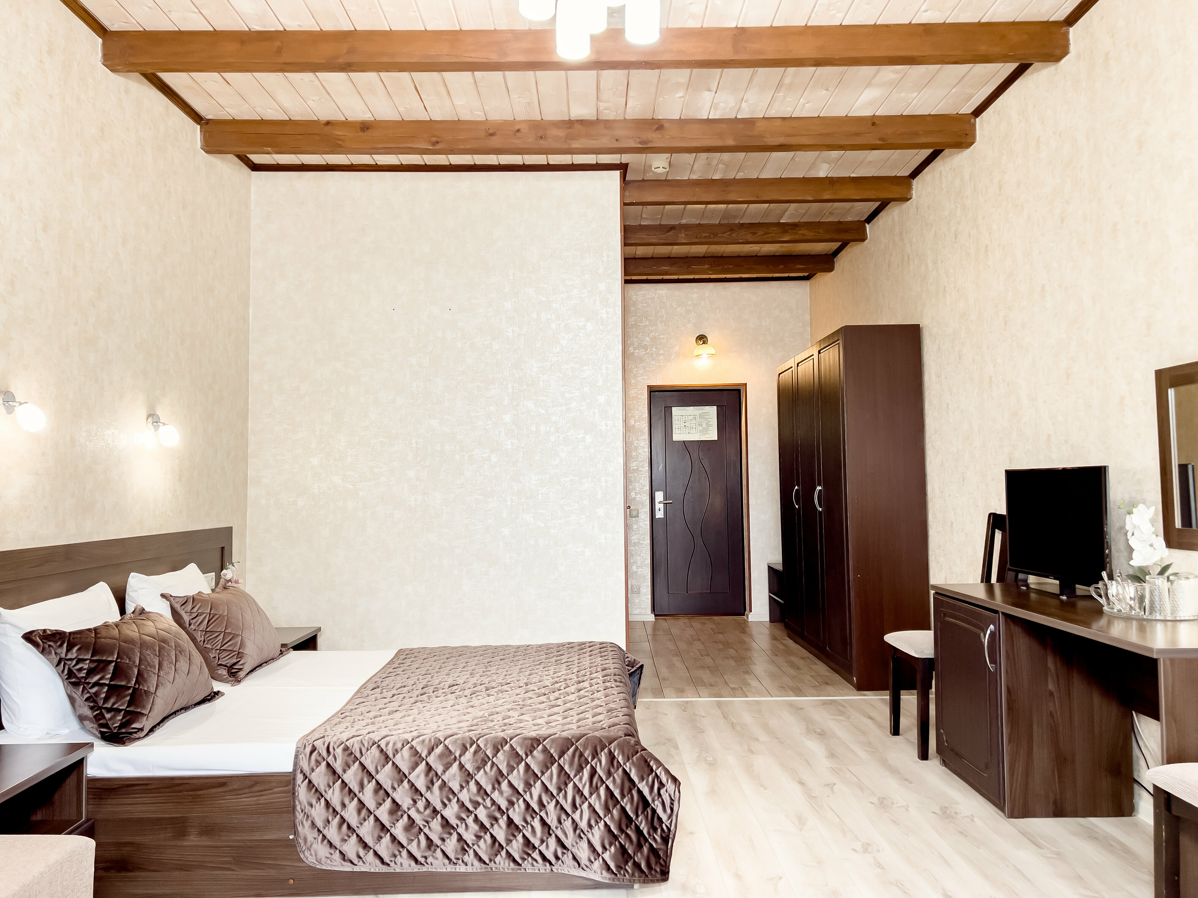 ЛЮКС с видом на горы и балконом