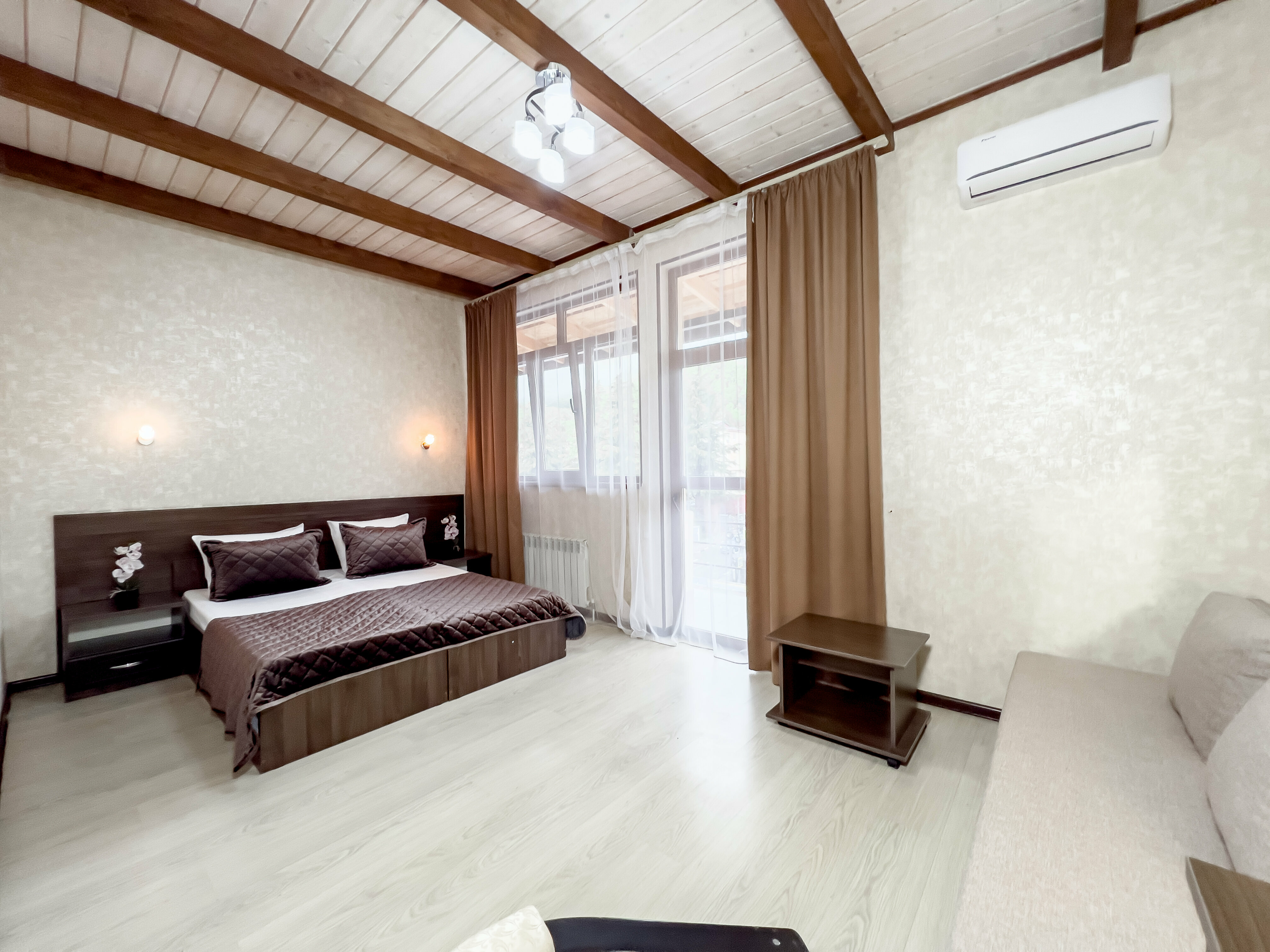 ДЕЛЮКС с балконом и видом на горы