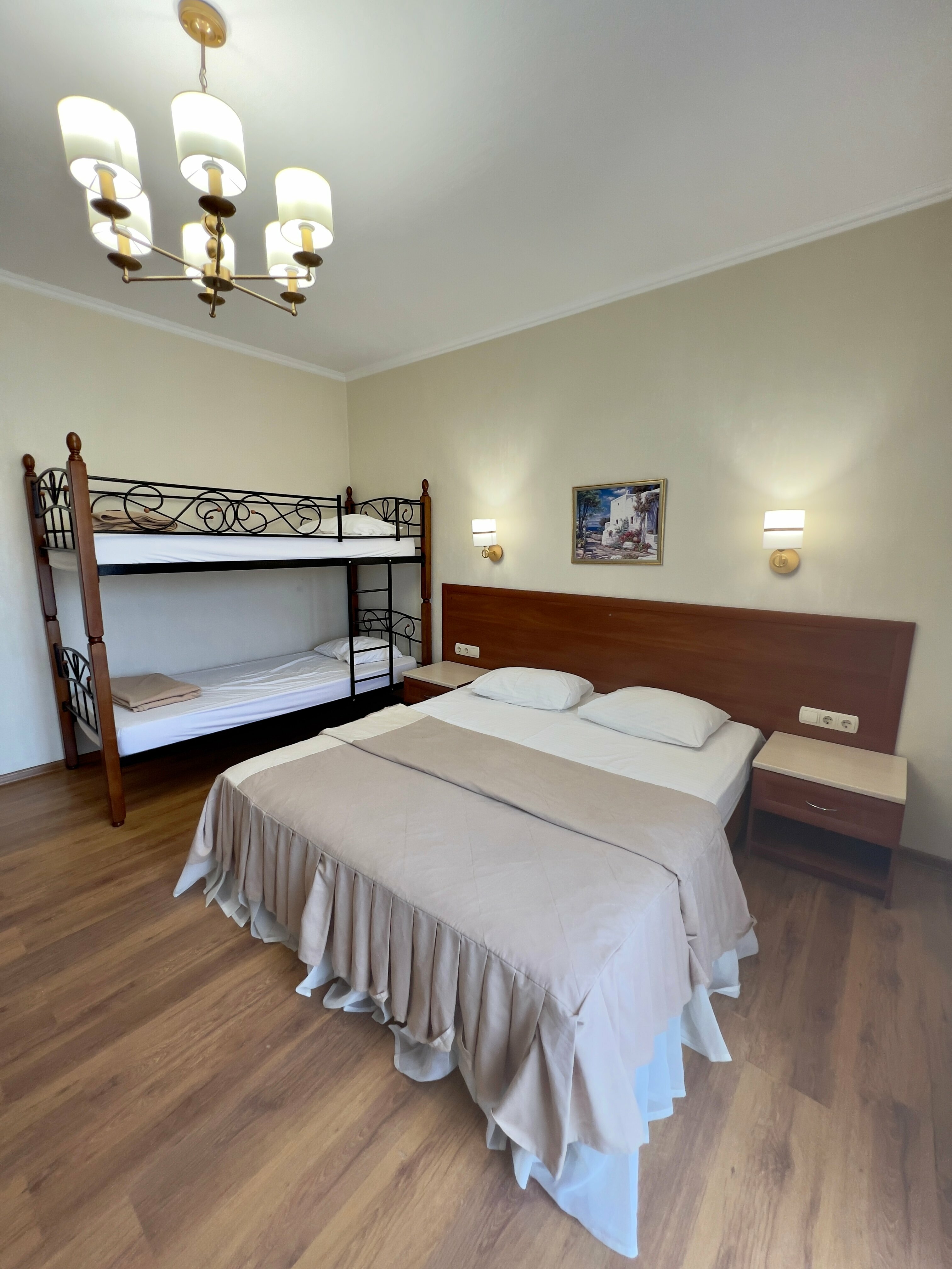 Четырехместный номер с балконом