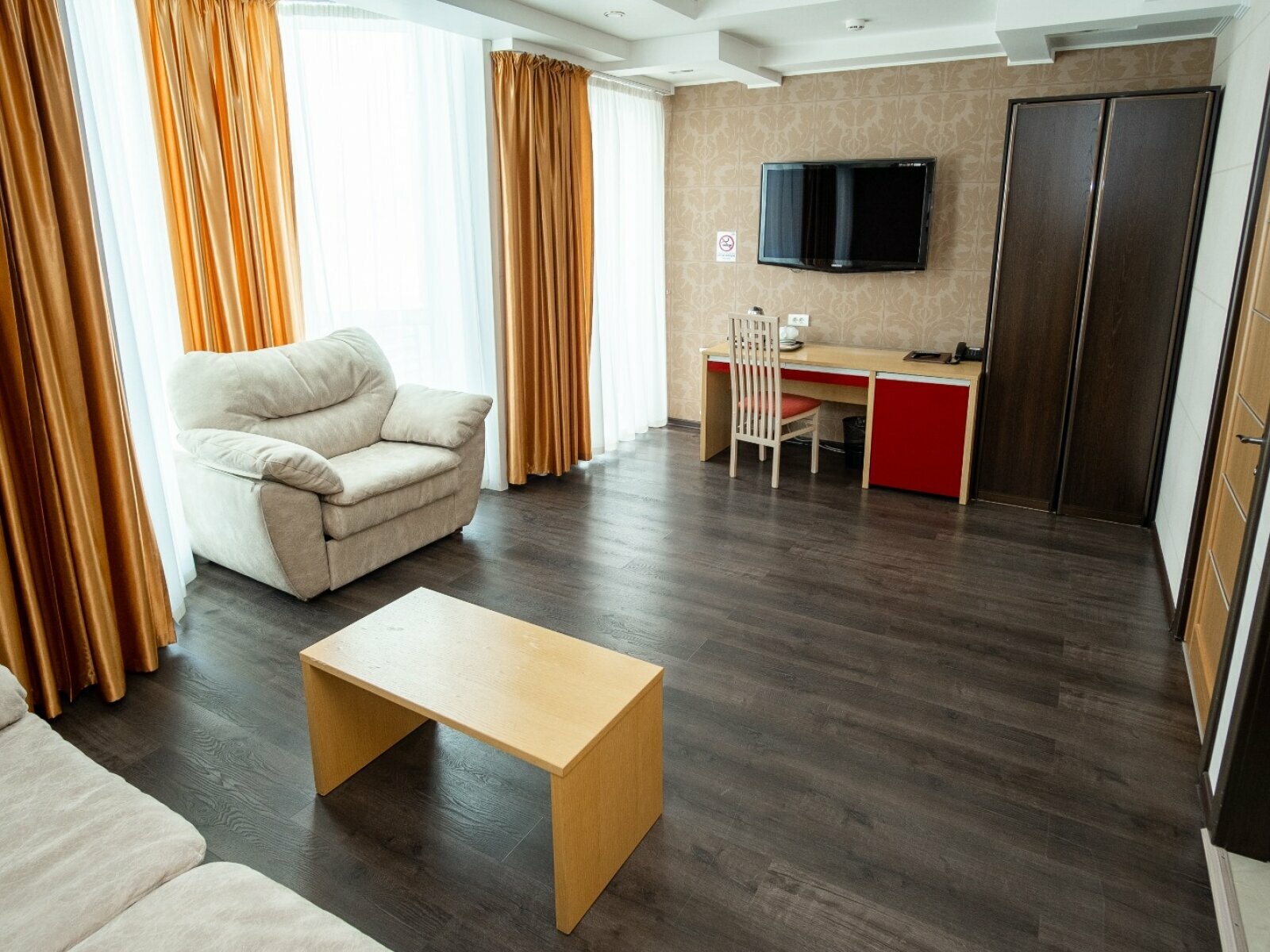 Полулюкс с балконом