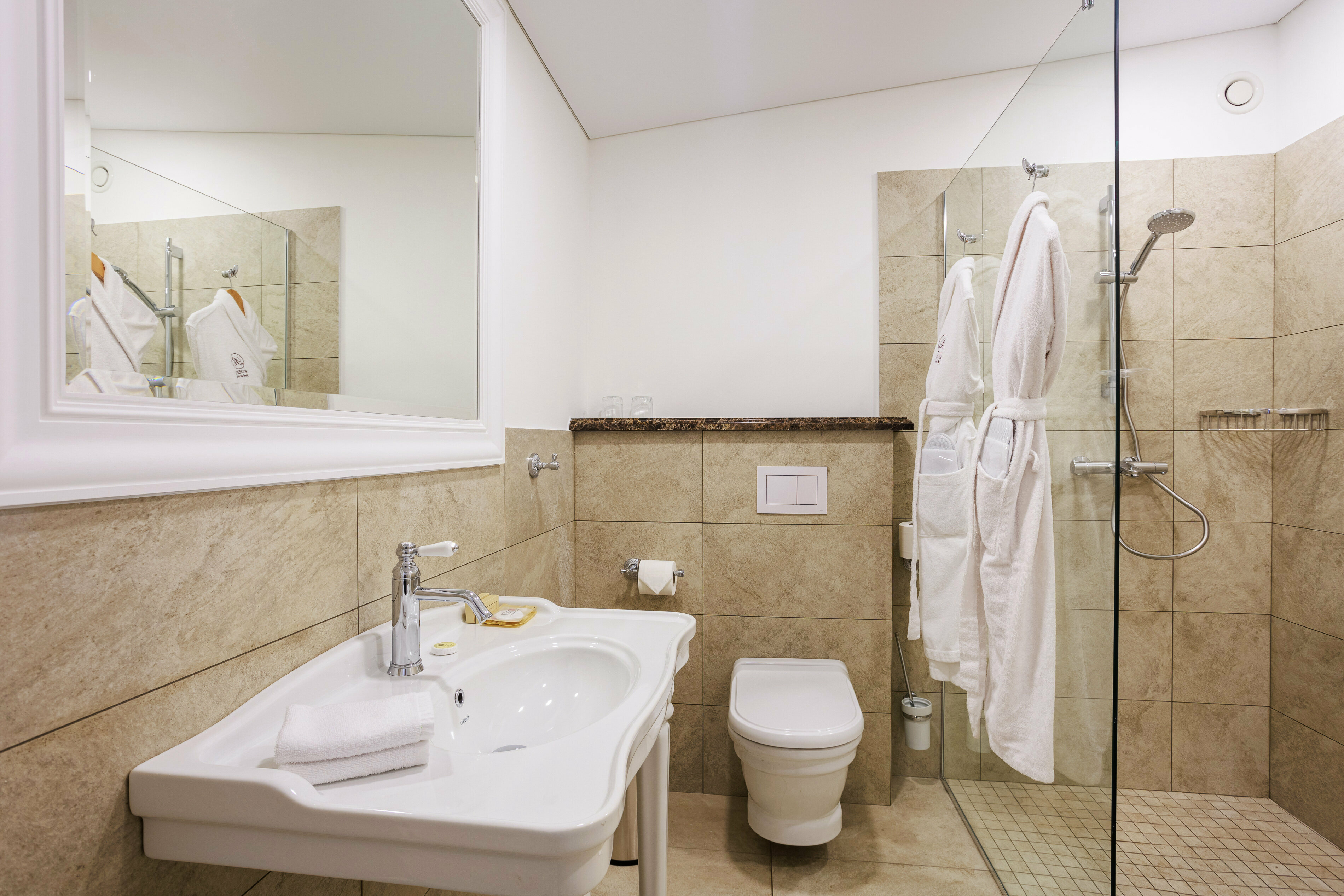 Улучшенный с видом во внутренний дворик