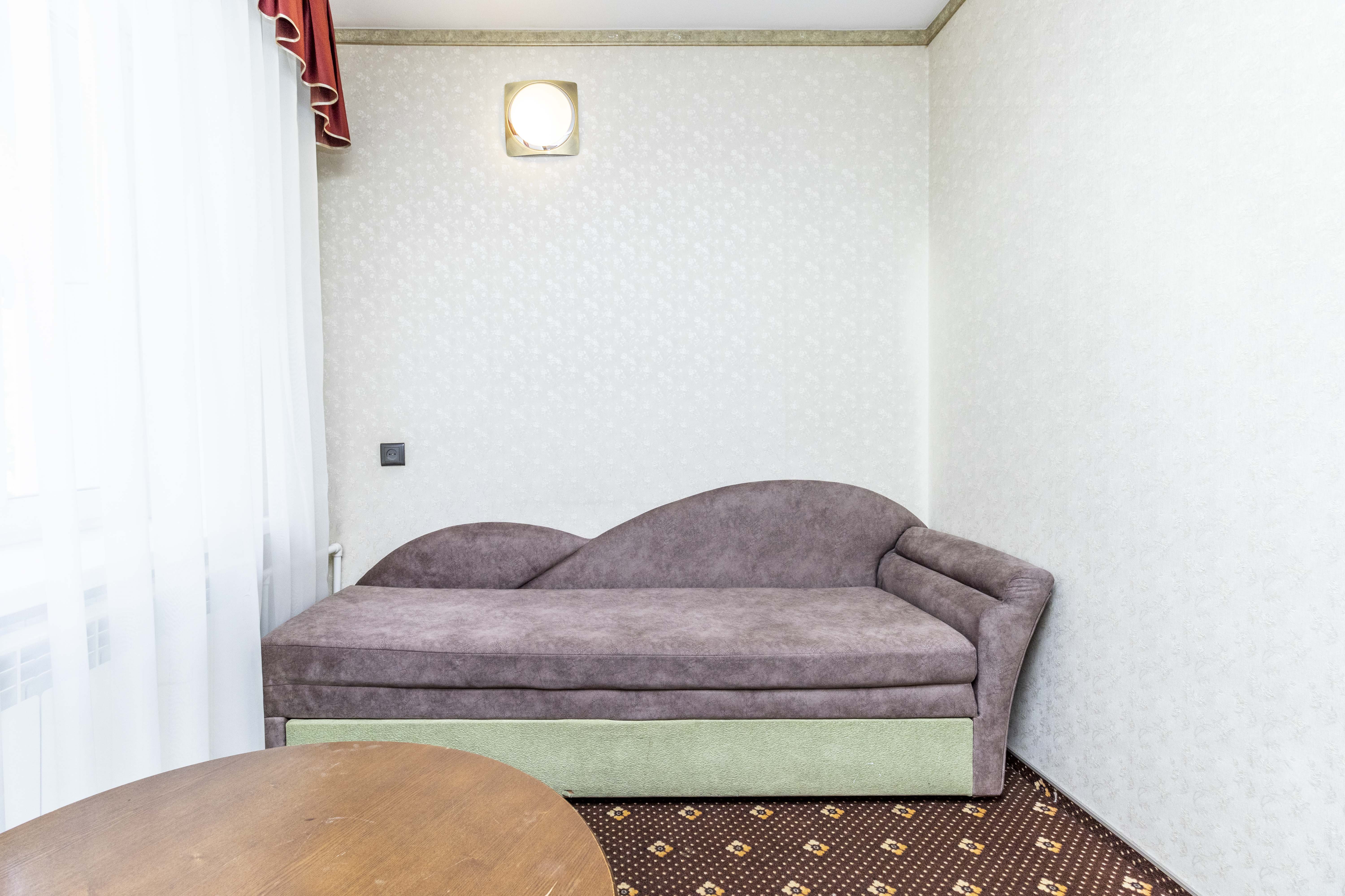 Двухместный номер с двуспальной кроватью и дополнительной кроватью