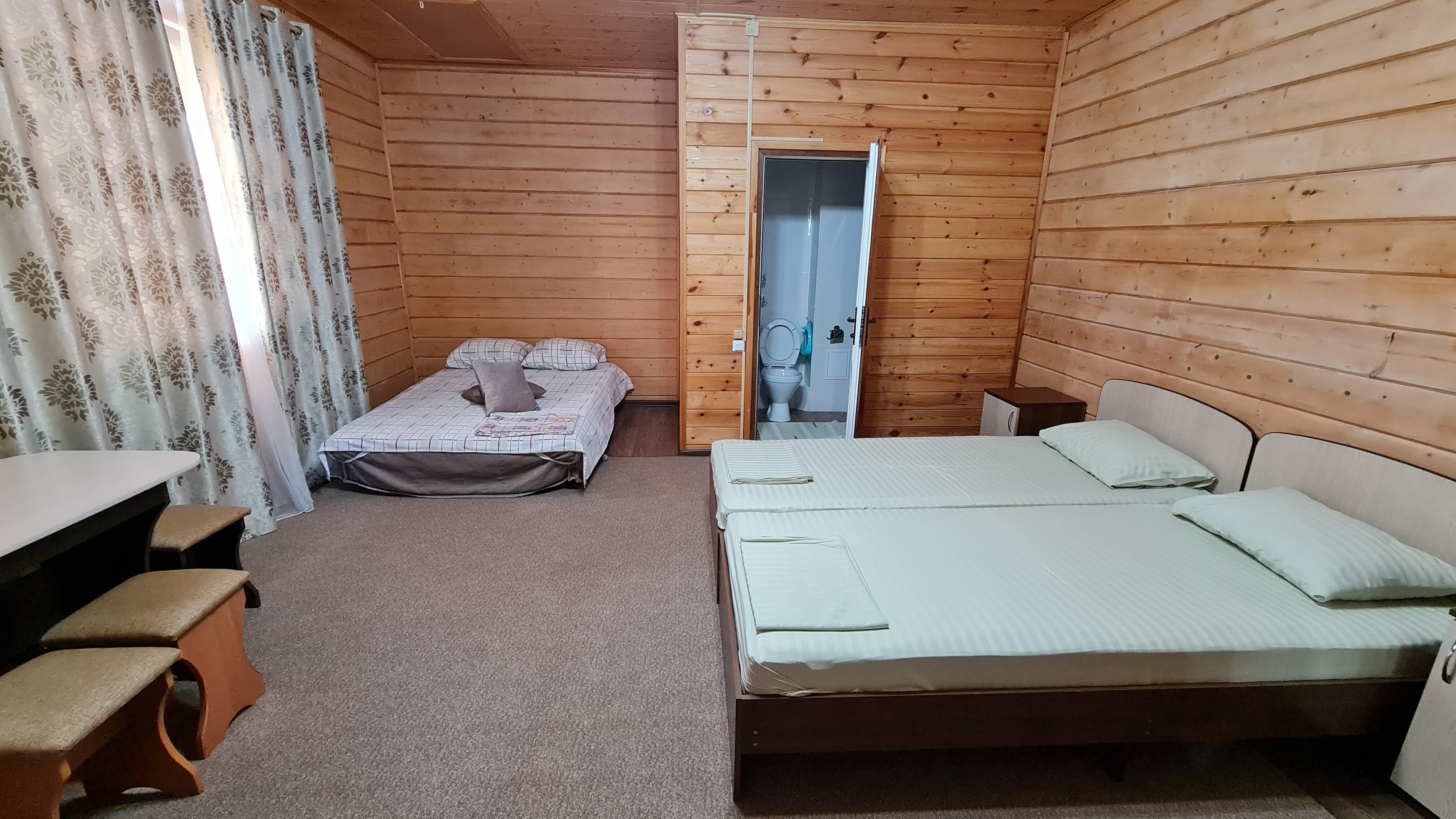 Четырехместный номер с раздельными кроватями