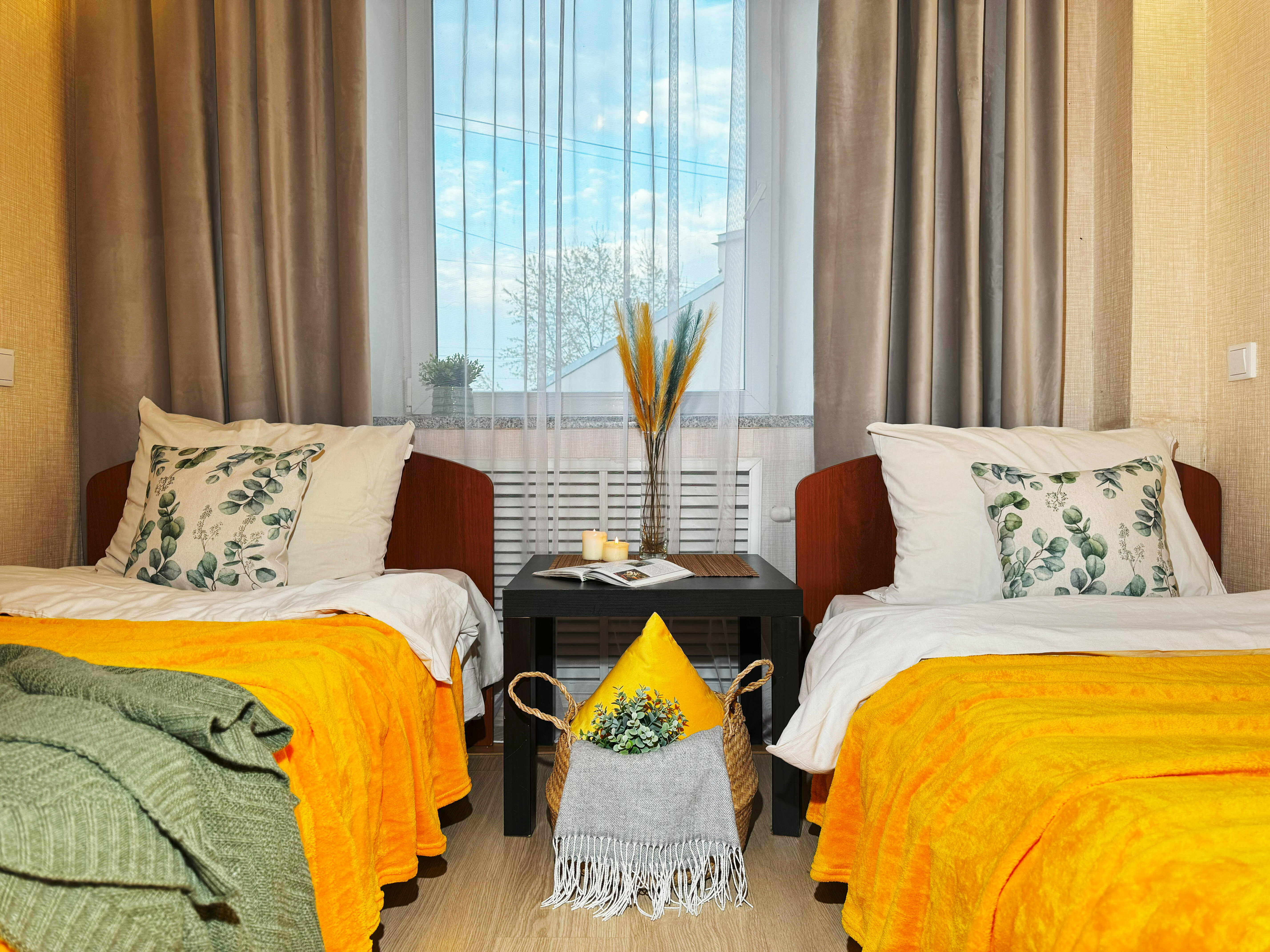 Двухместный номер с 2 отдельными кроватями и общим туалетом