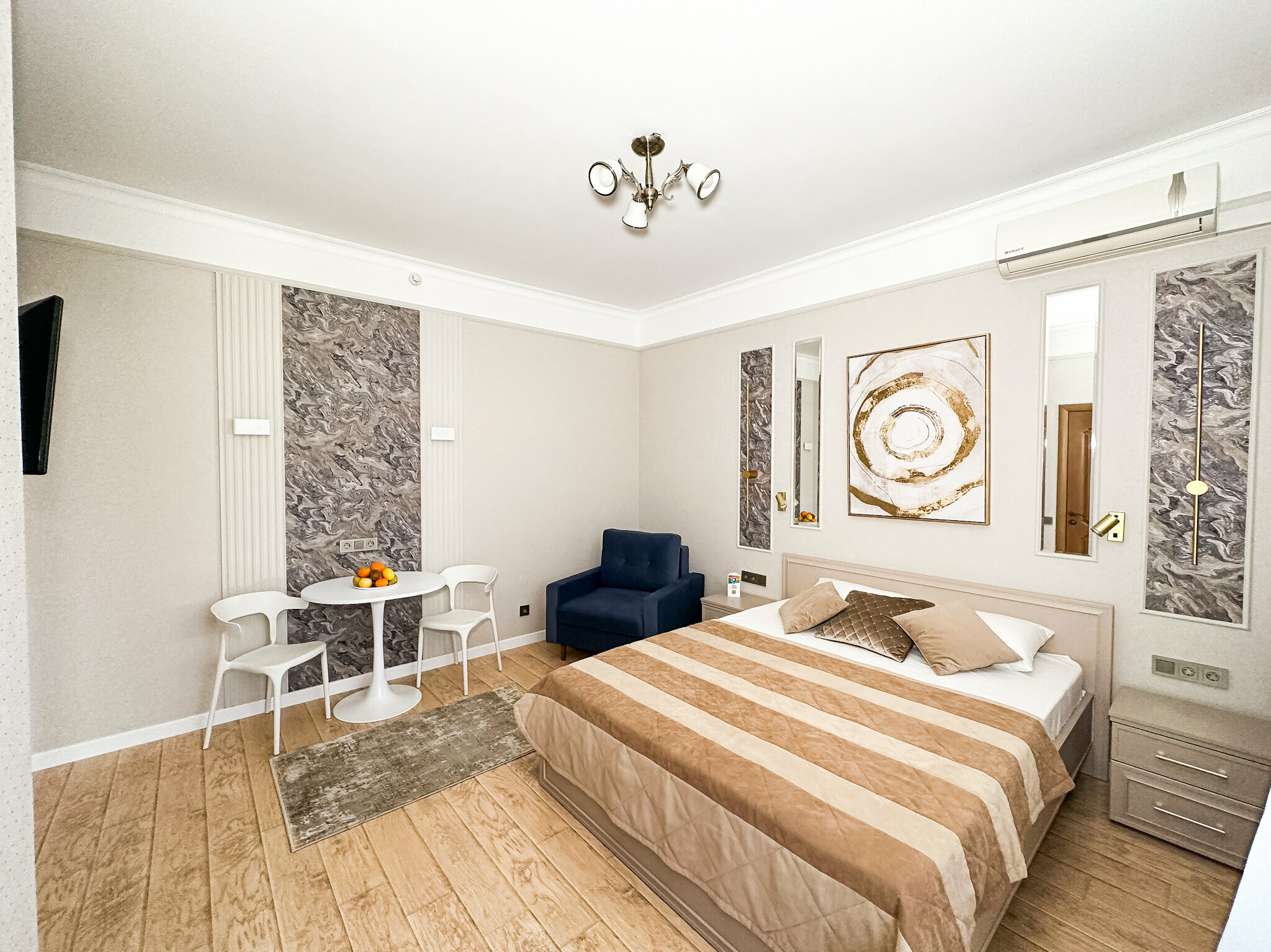 ТРЕХМЕСТНЫЙ номер Делюкс   КАПУЧИНО 2-ой этаж с террасой