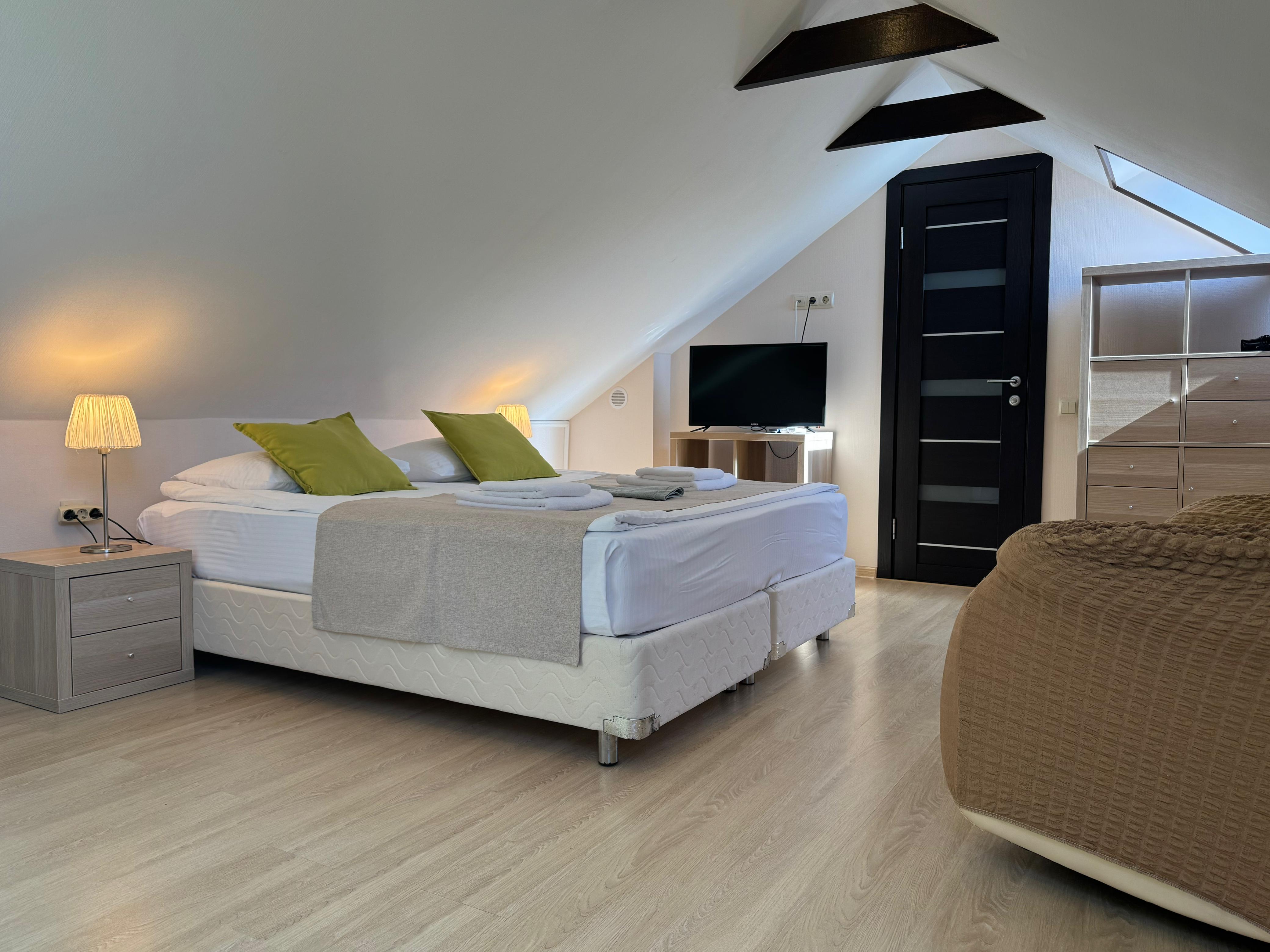 Двухкомнатный номер мансарда