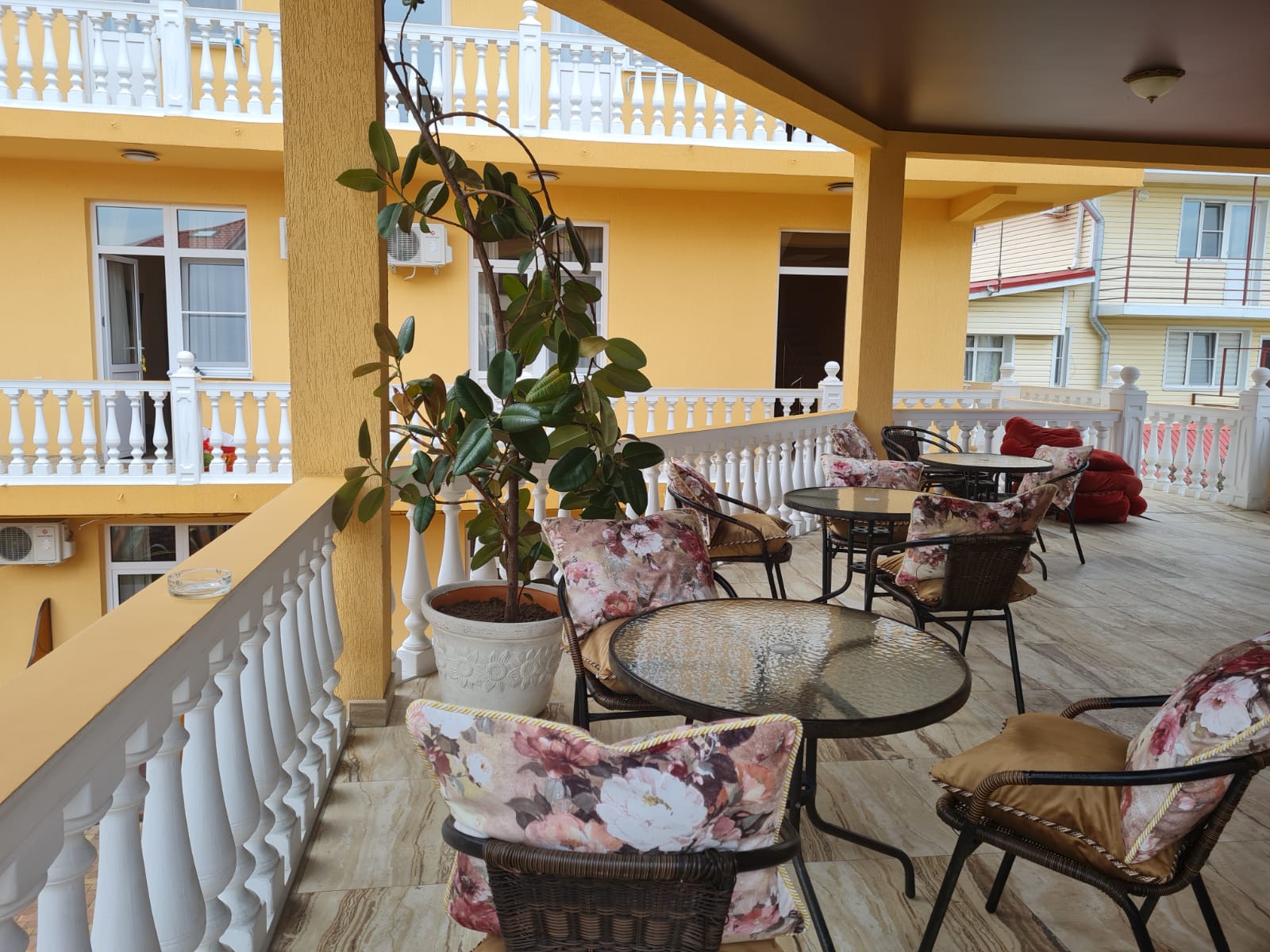 Трехместный номер с видом на море