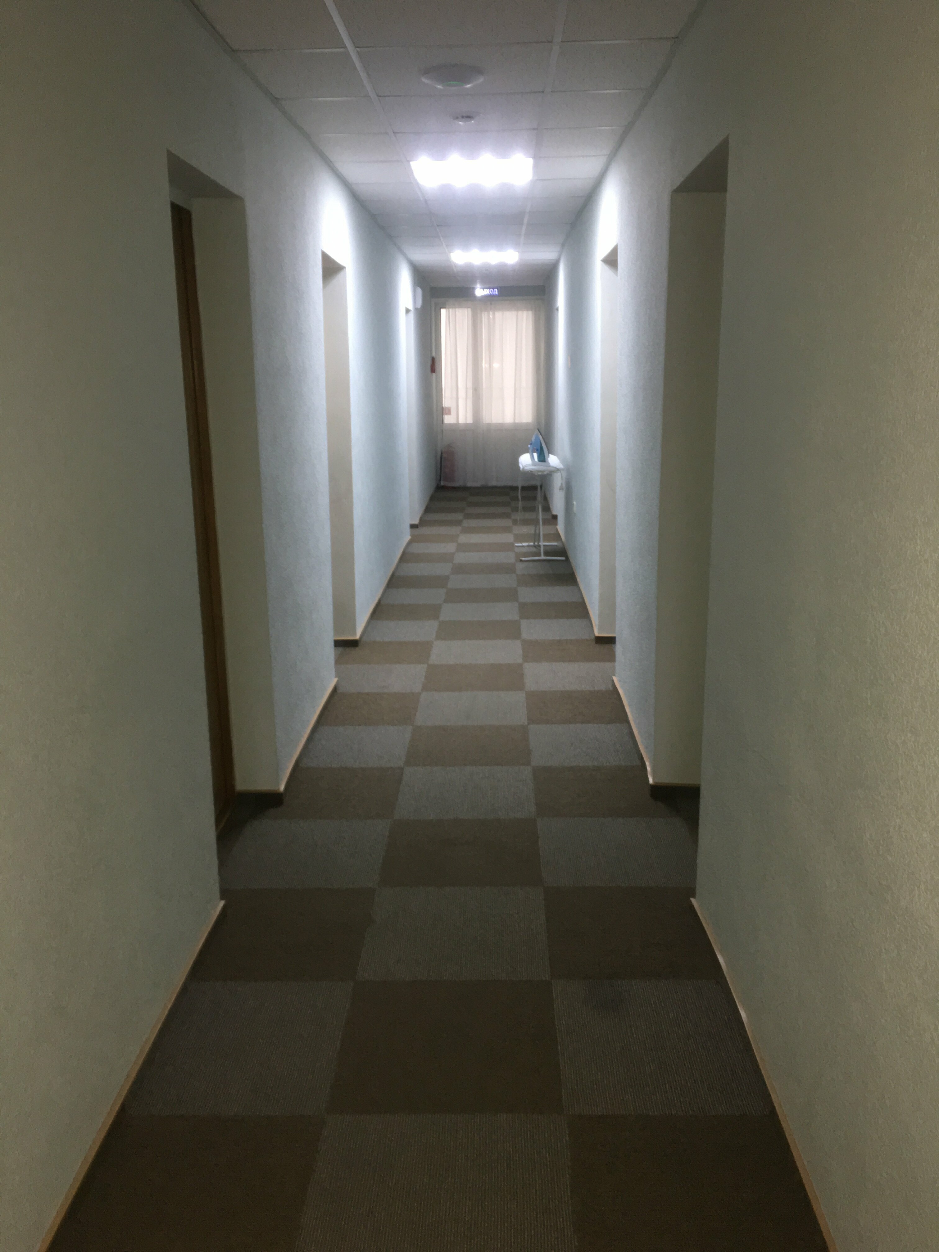 Двухместный номер с 2 отдельными кроватями и общим туалетом