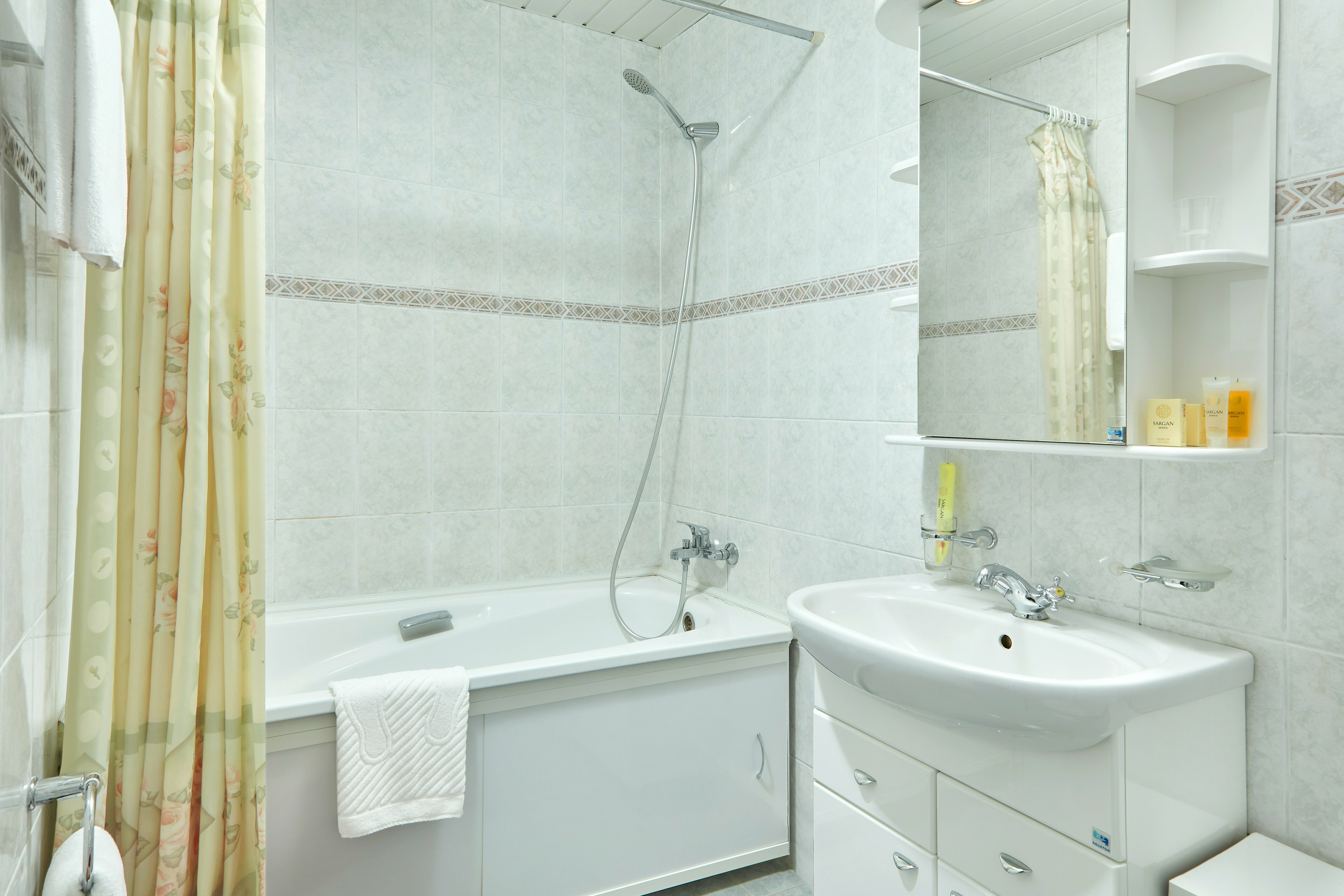 Апартаменты с 4 односпальными кроватями