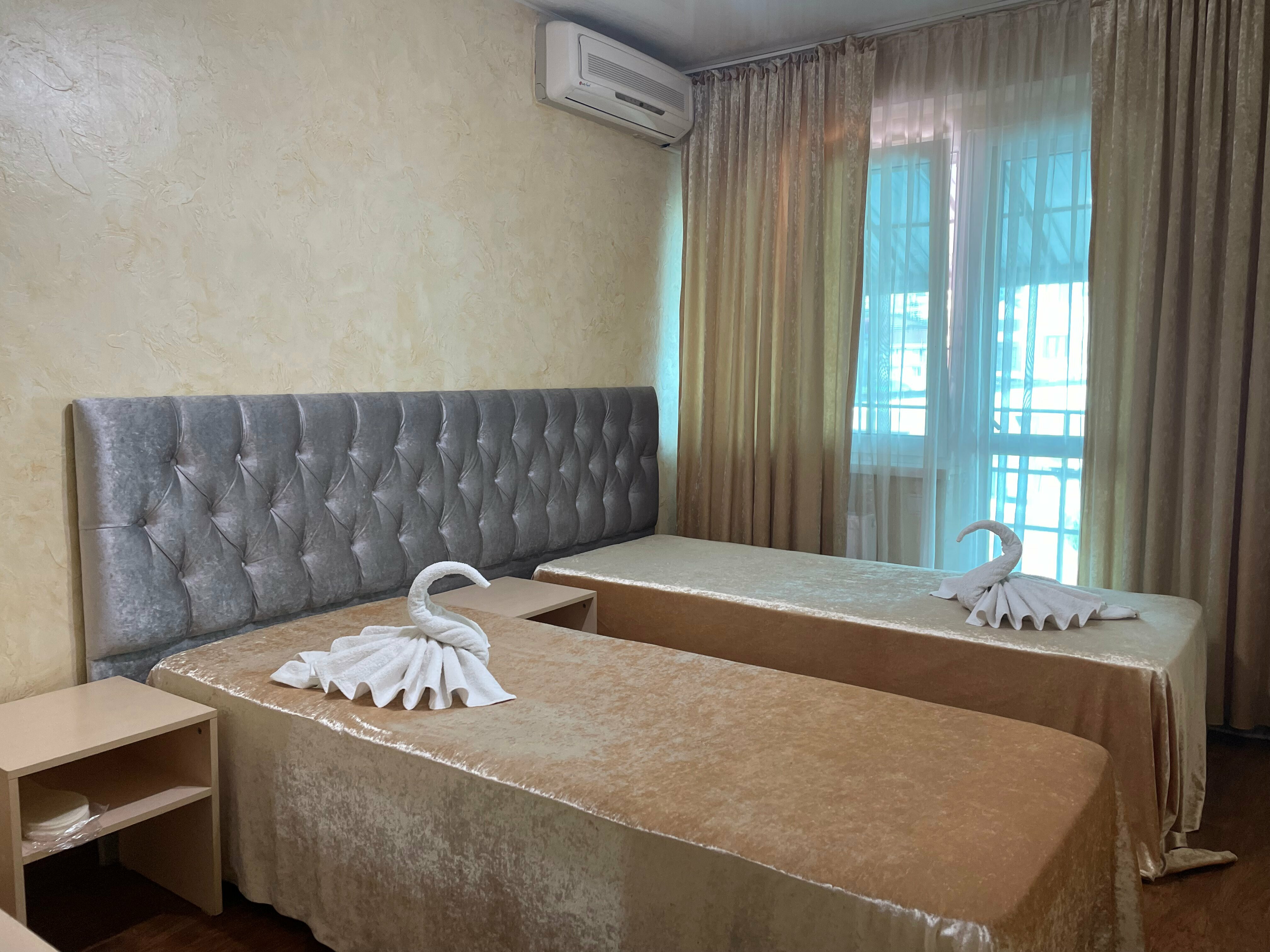 Двухместная комната с балконом (2 односпальные кровати)