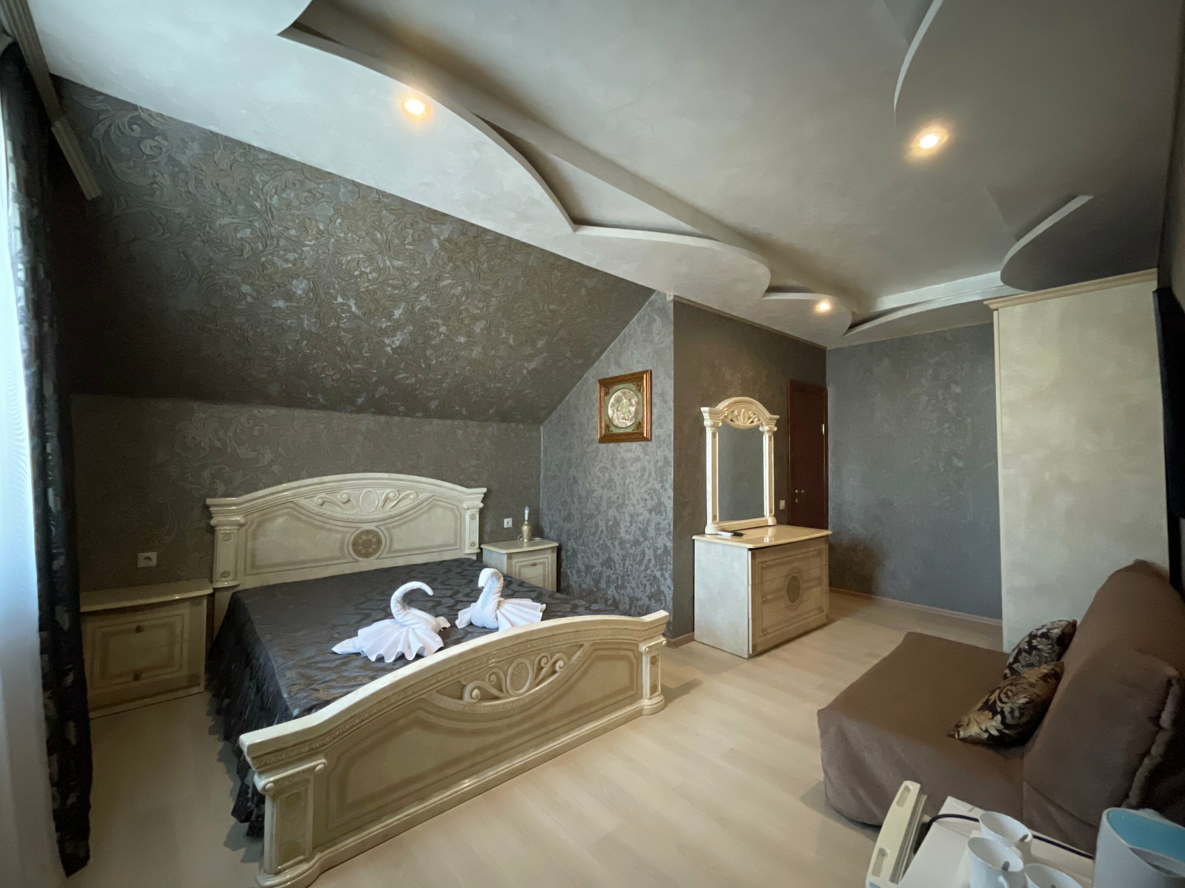 Четырехместная комната на мансарде, 4 этаж