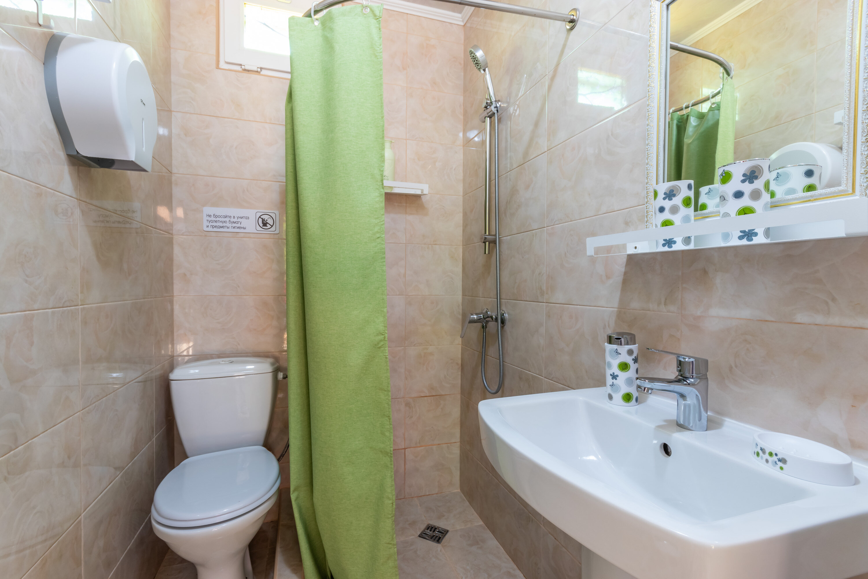 Домик шестиместный  двухкомнатный