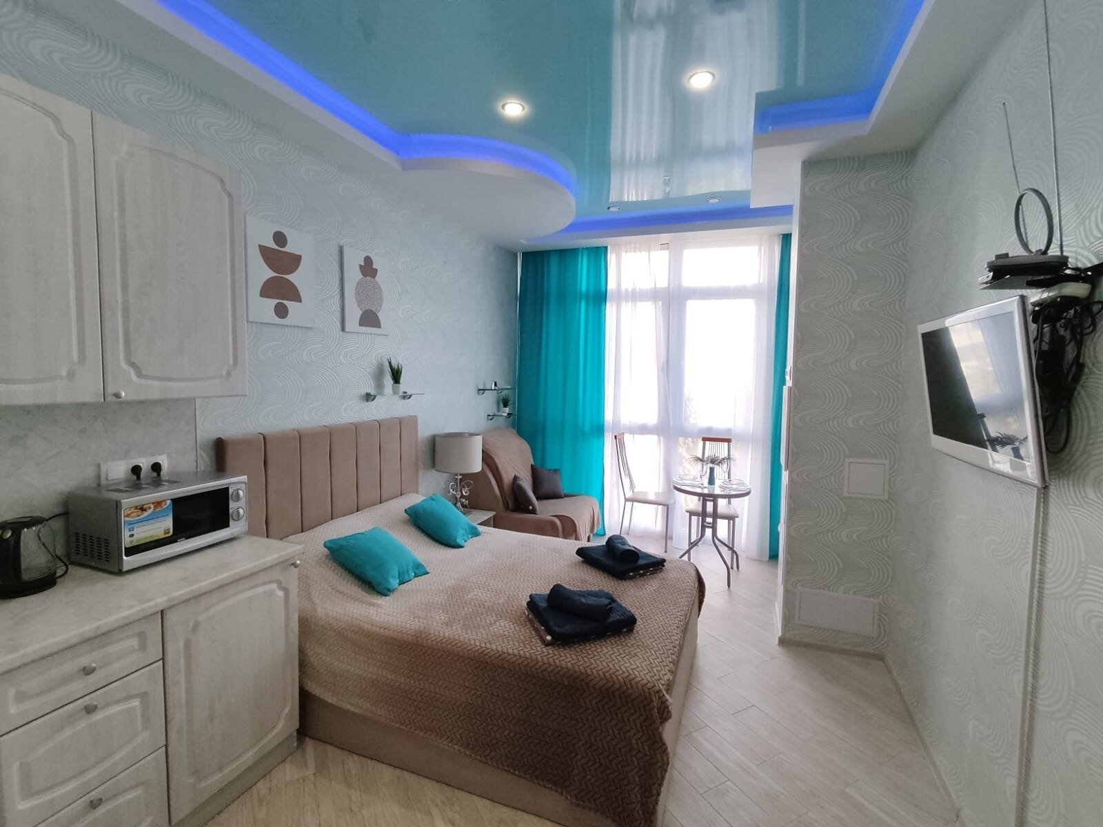 Улучшенный трехместный номер с видом на море