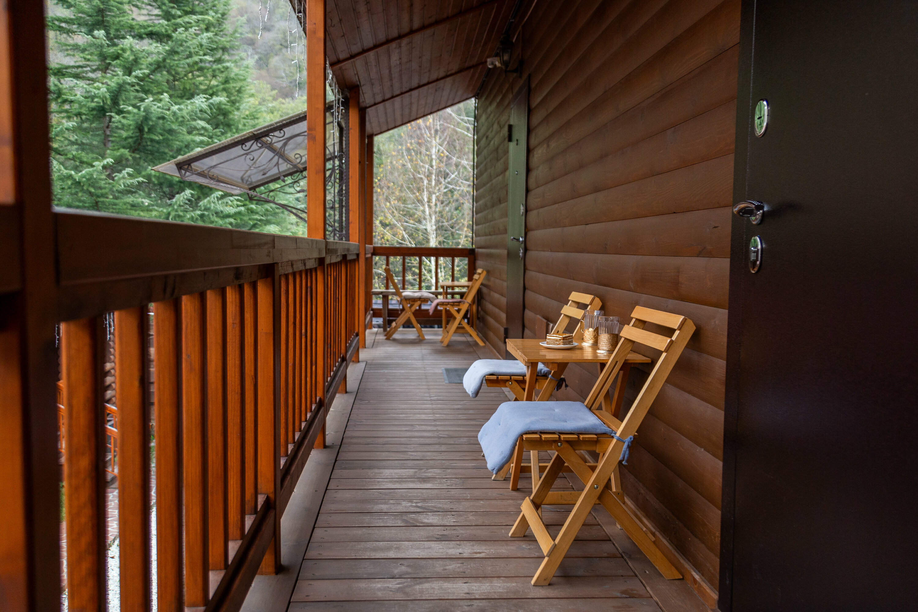 Делюкс с балконом , 2-х местный с двуспальным диваном.