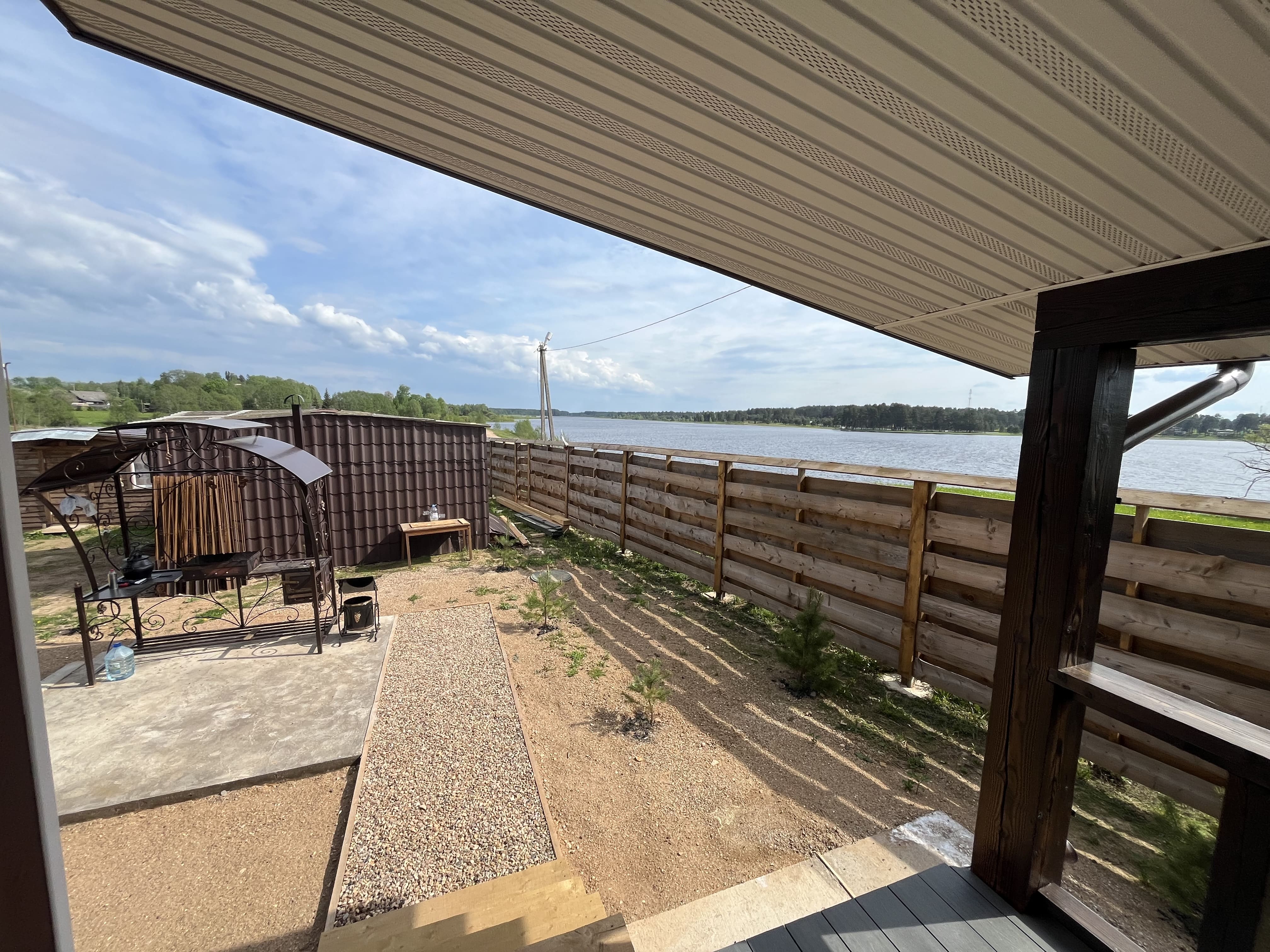 Дом с видом на озеро