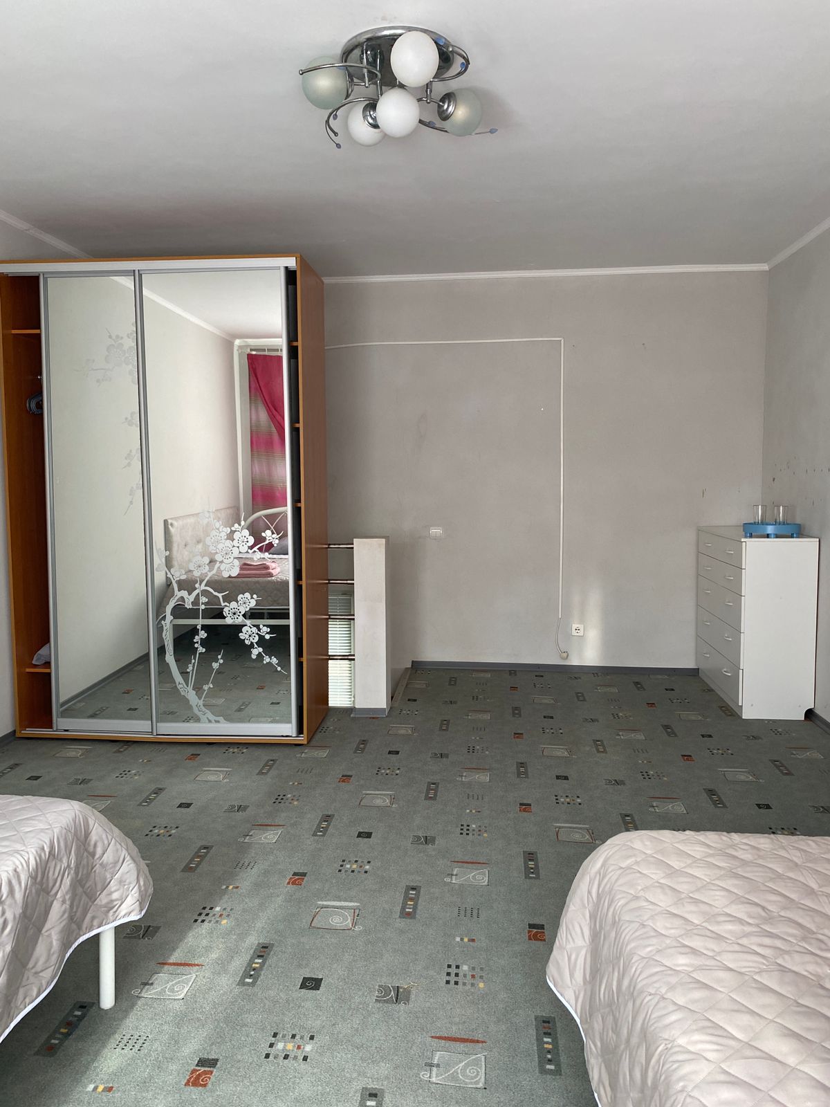 2-этажный семейный номер в серых тонах