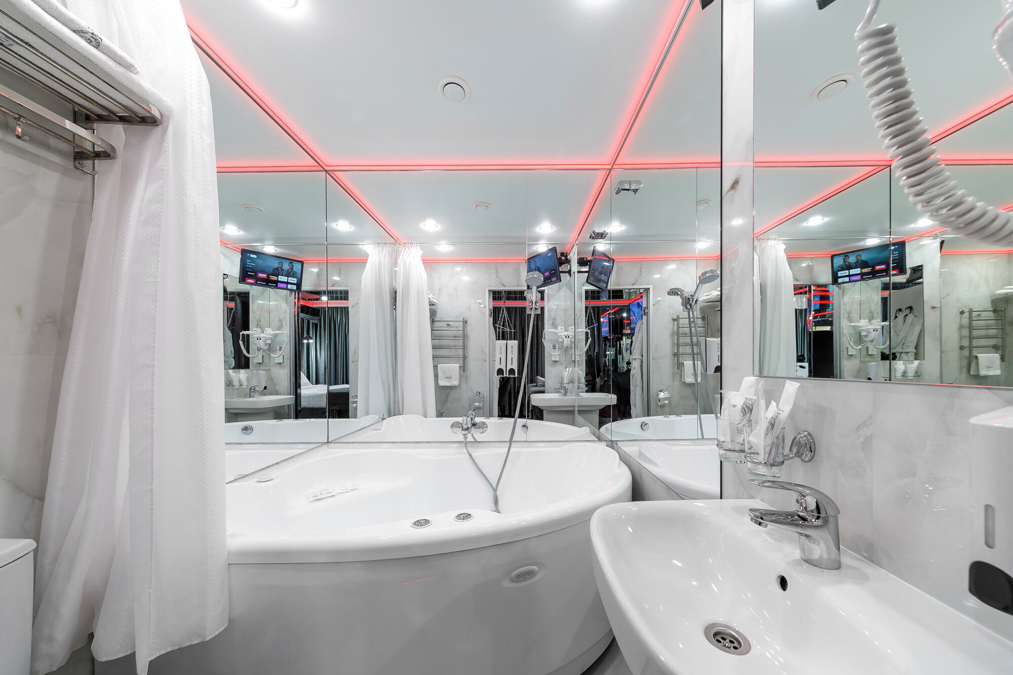 Номер Делюкс