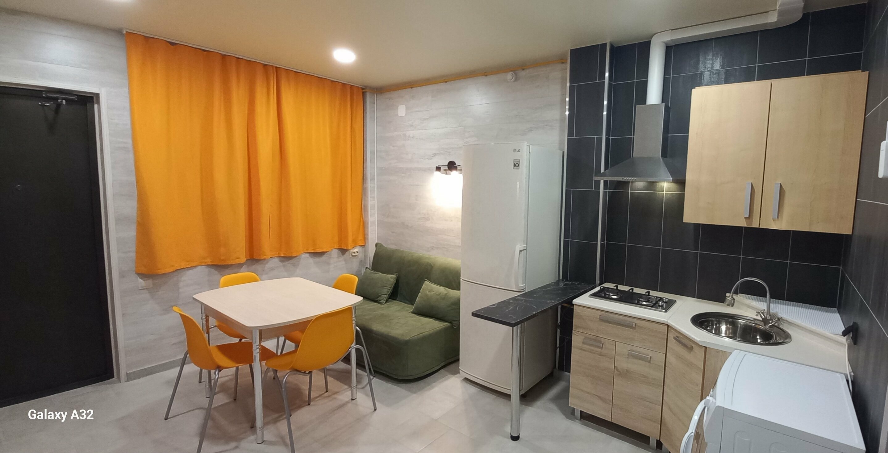 Квартира с кухней и санузлом