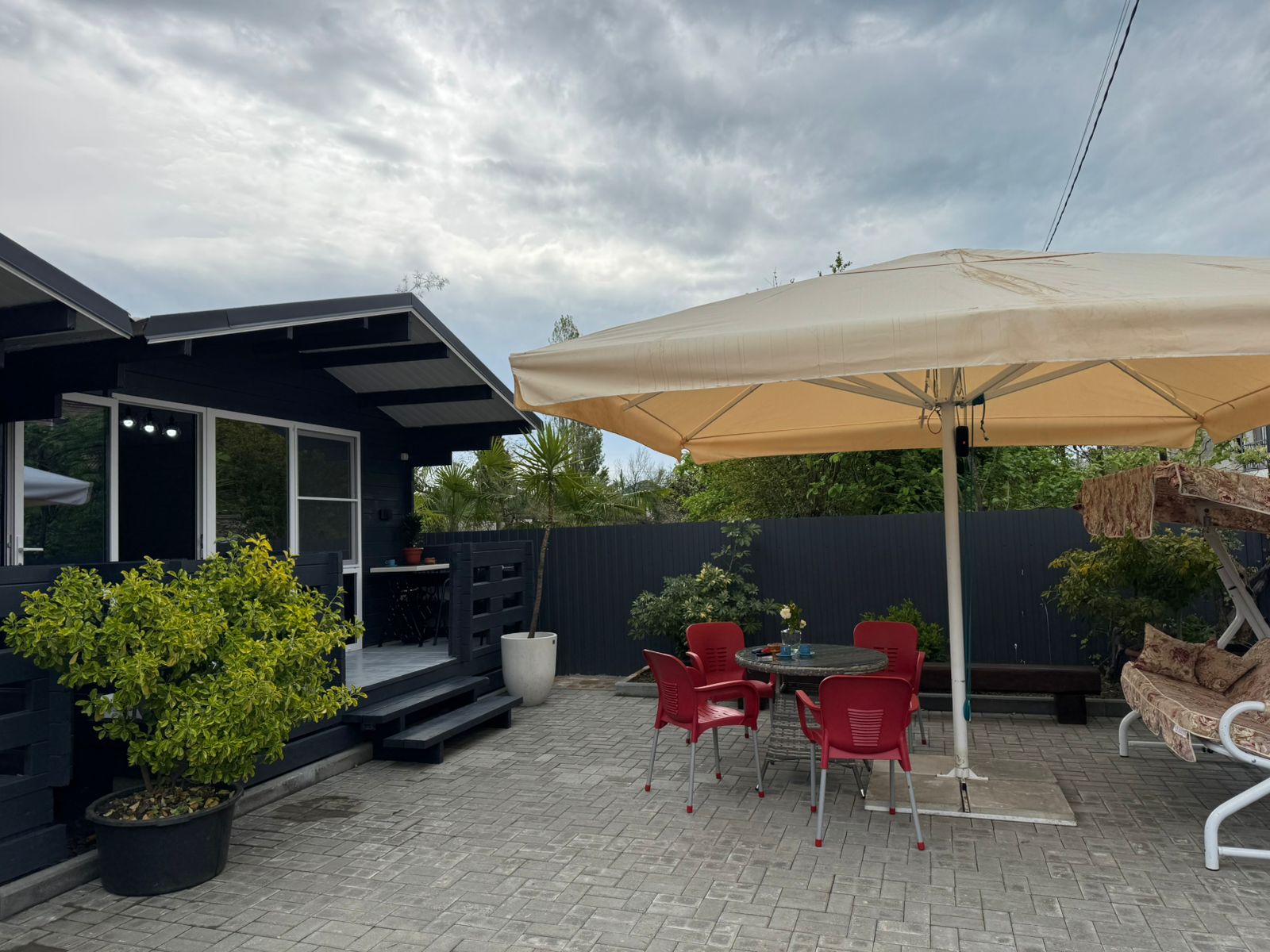 Коттедж с балконом