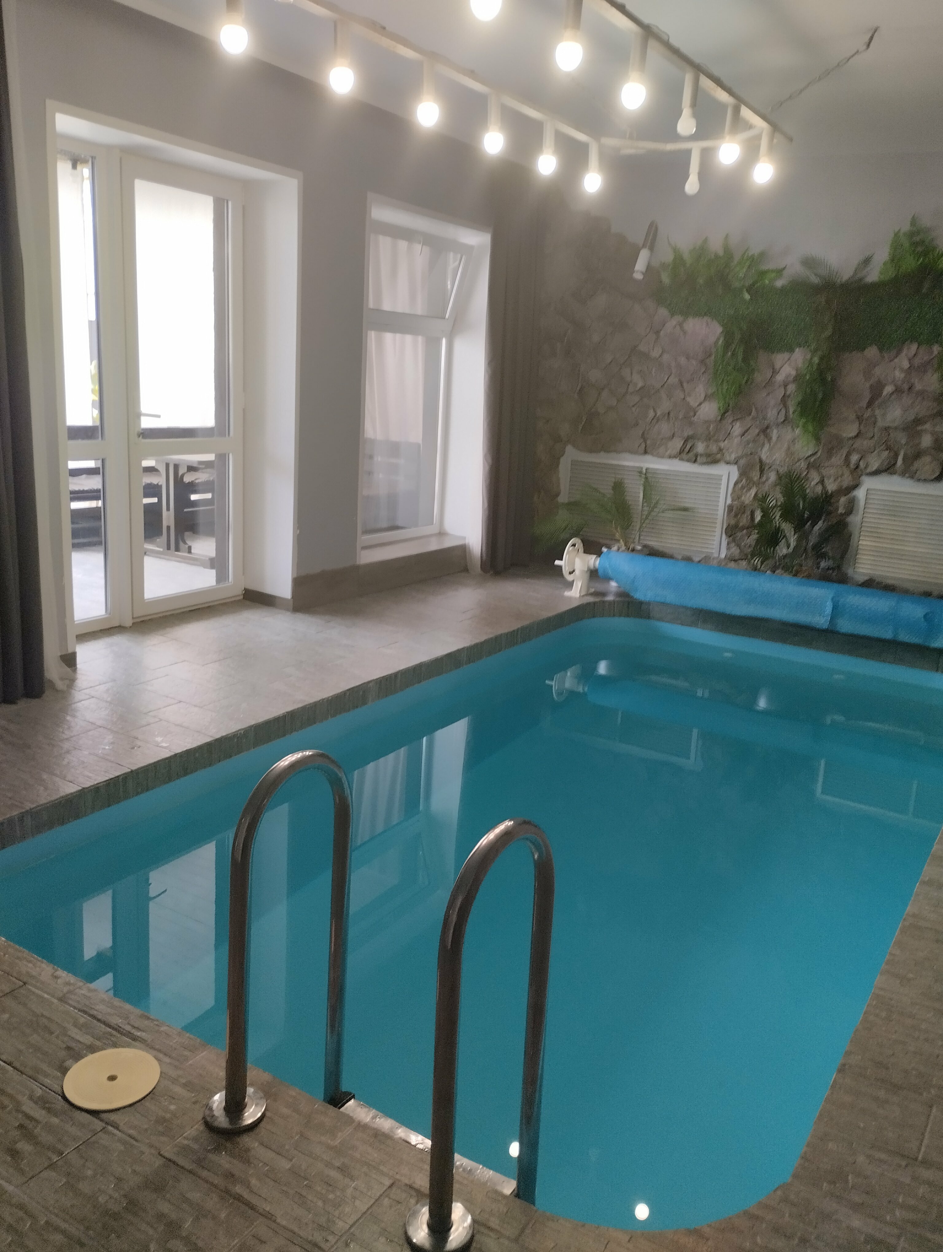 Коттедж с собственным бассейном