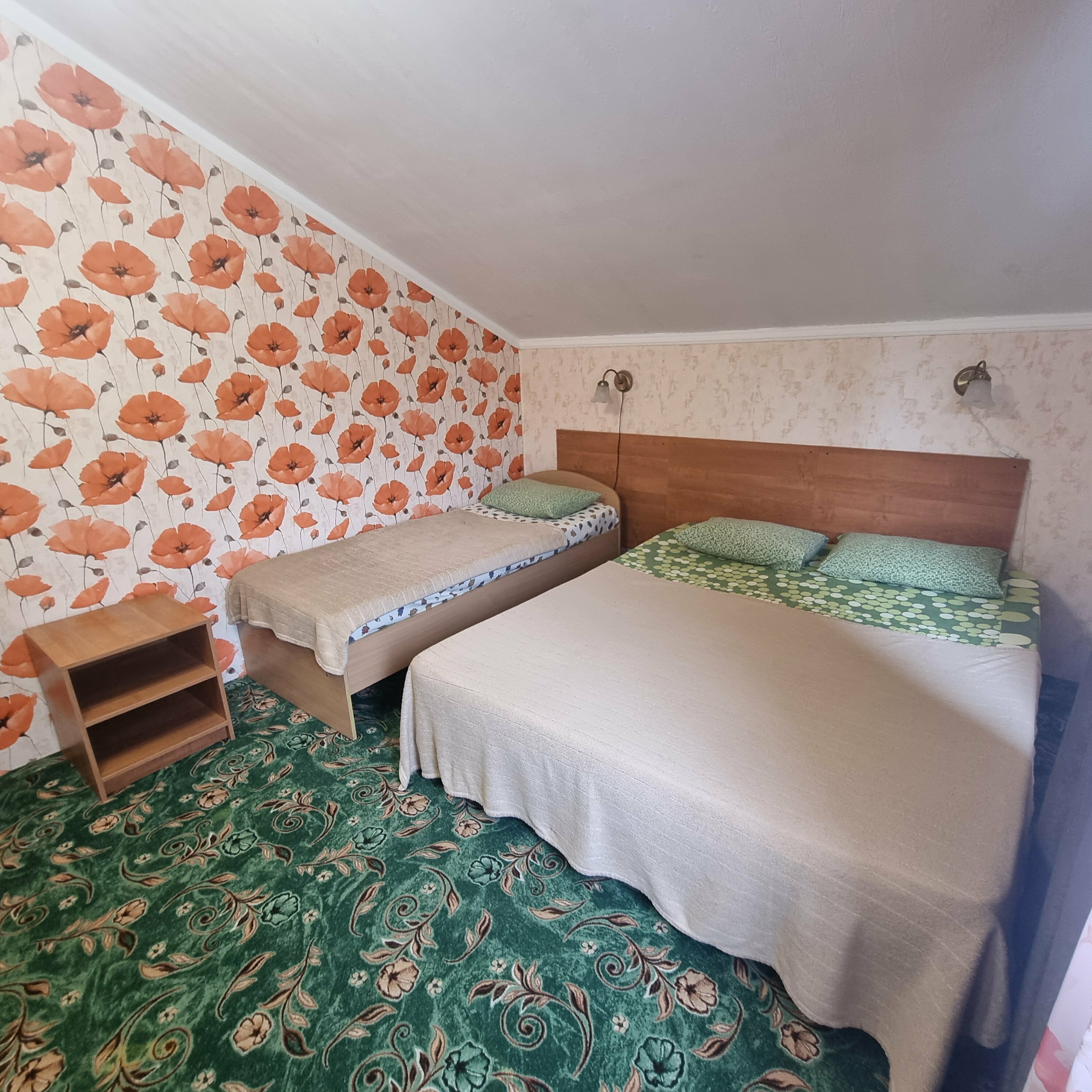 Трехместный номер эконом-класса