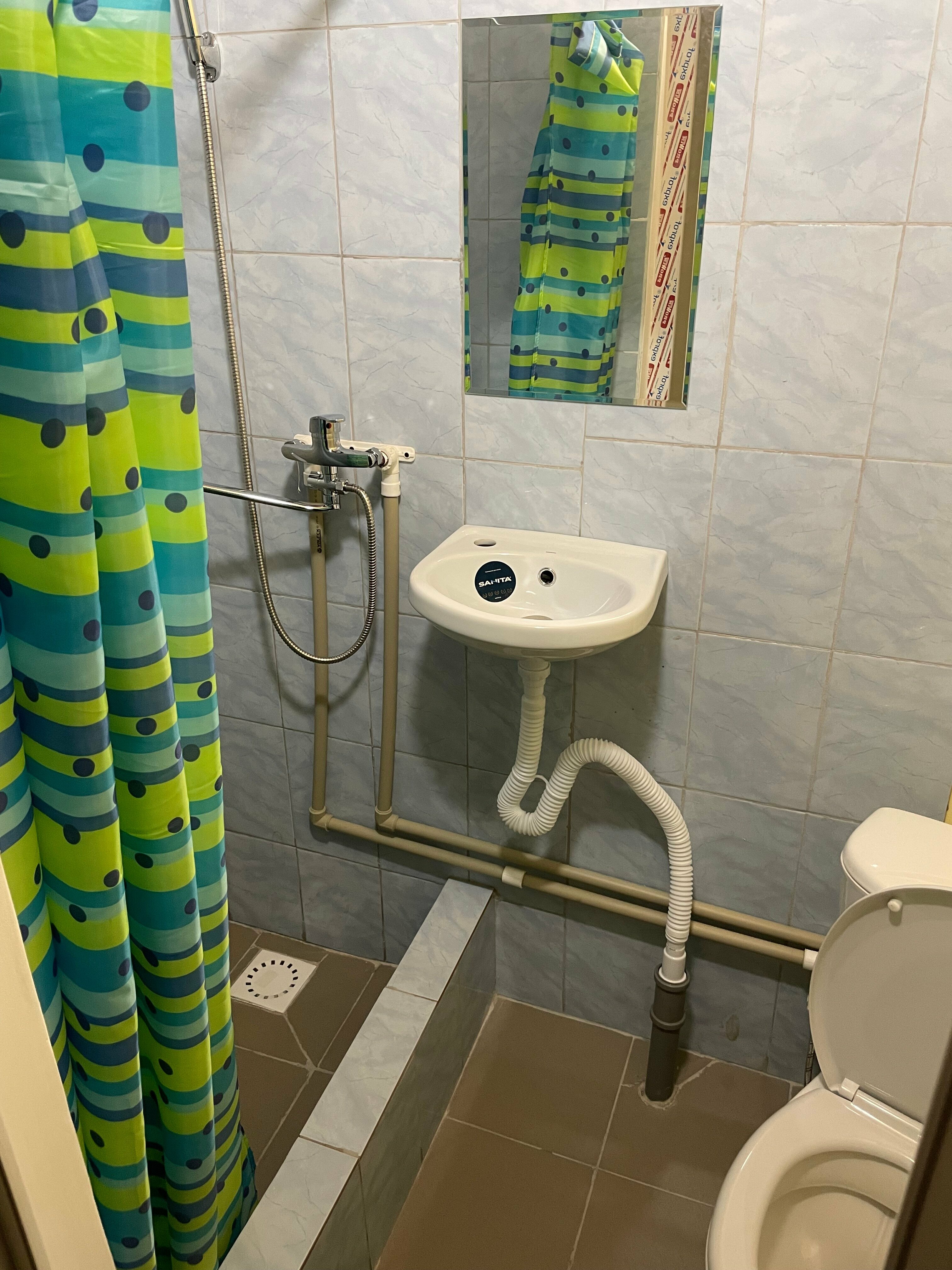 Трехместный номер с собственной ванной комнатой