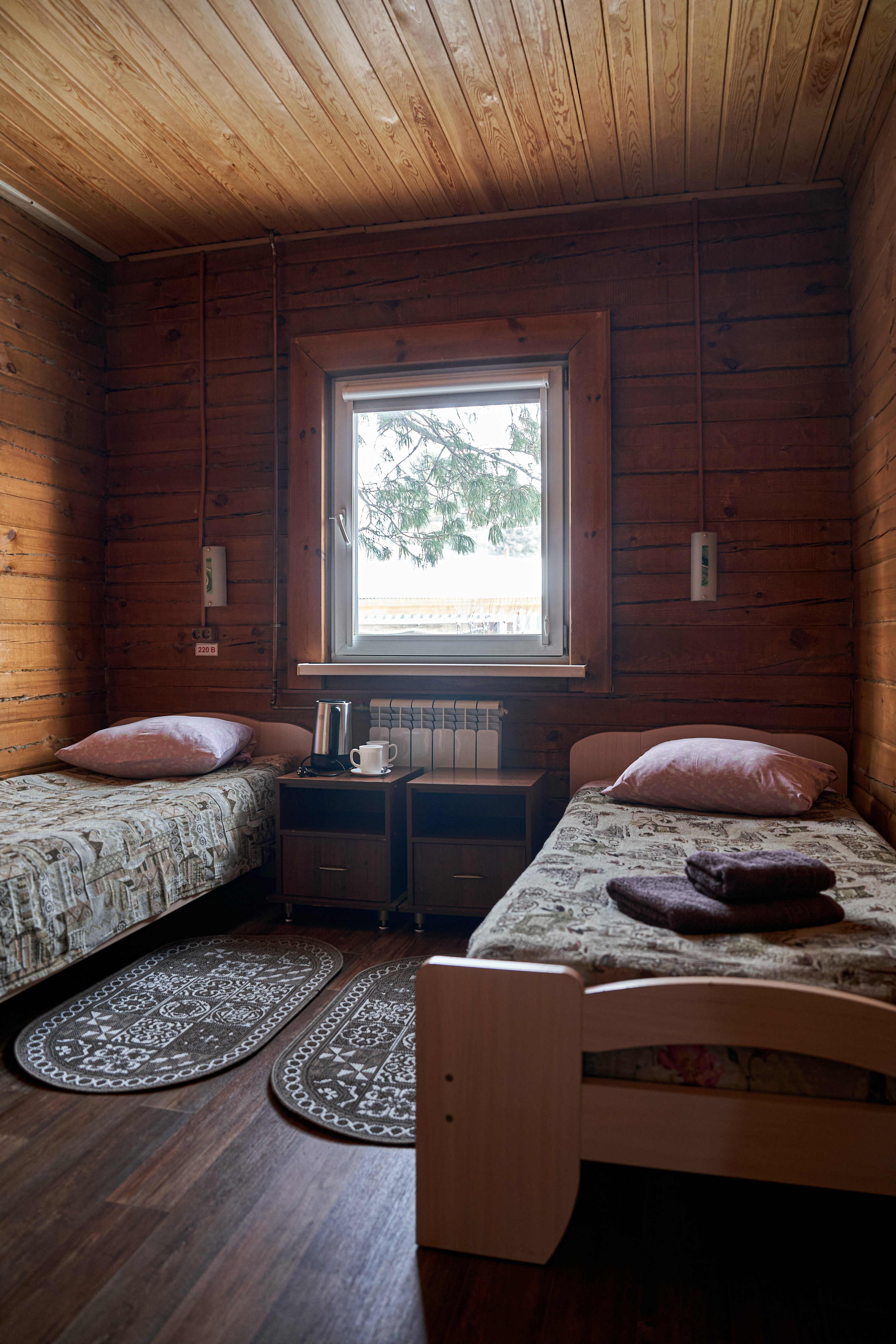 Номер Эконом класса с 2 отдельными кроватями, удобства на этаже