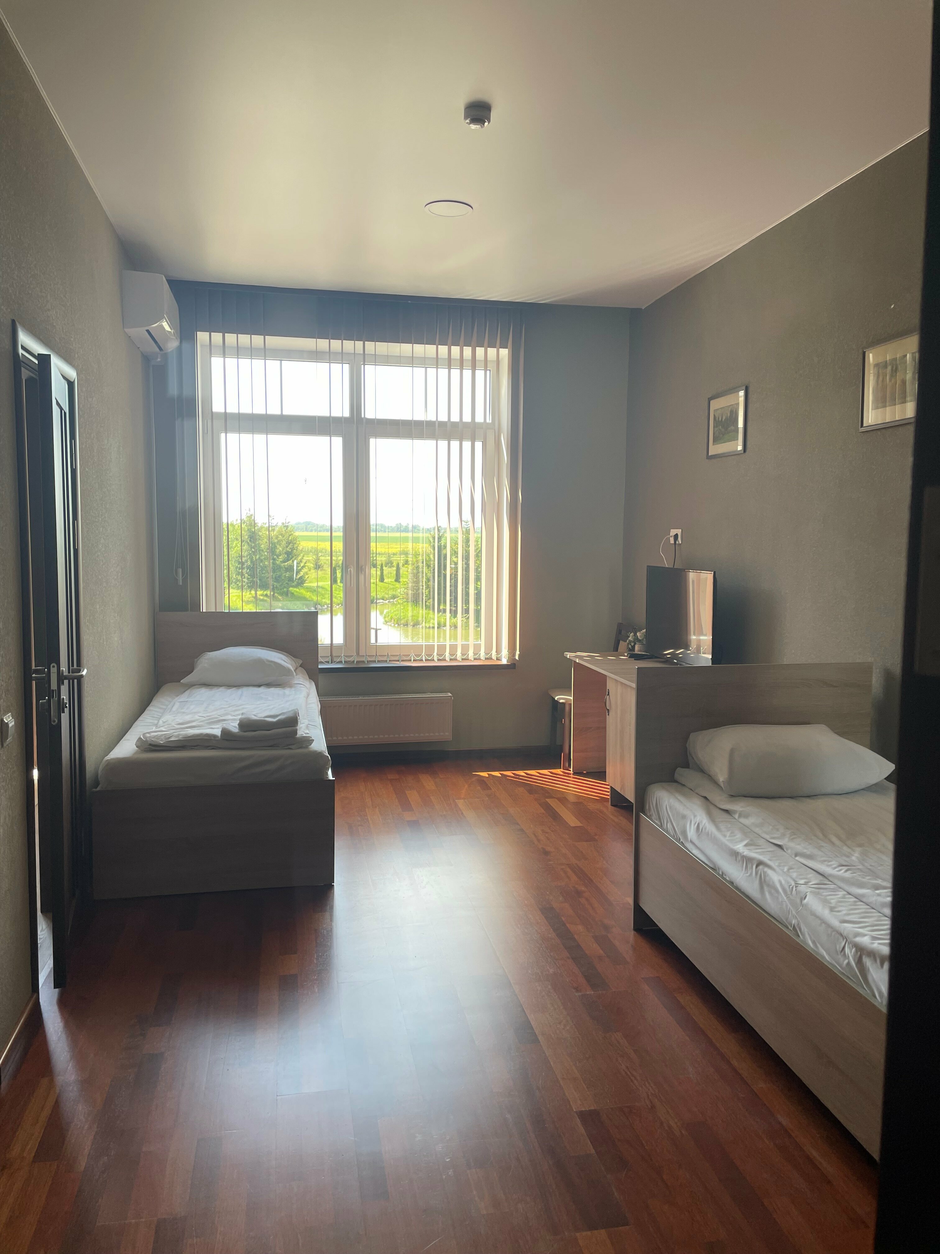 4 местный 2 ух комнатный с раздельными кроватями, с видом на озеро