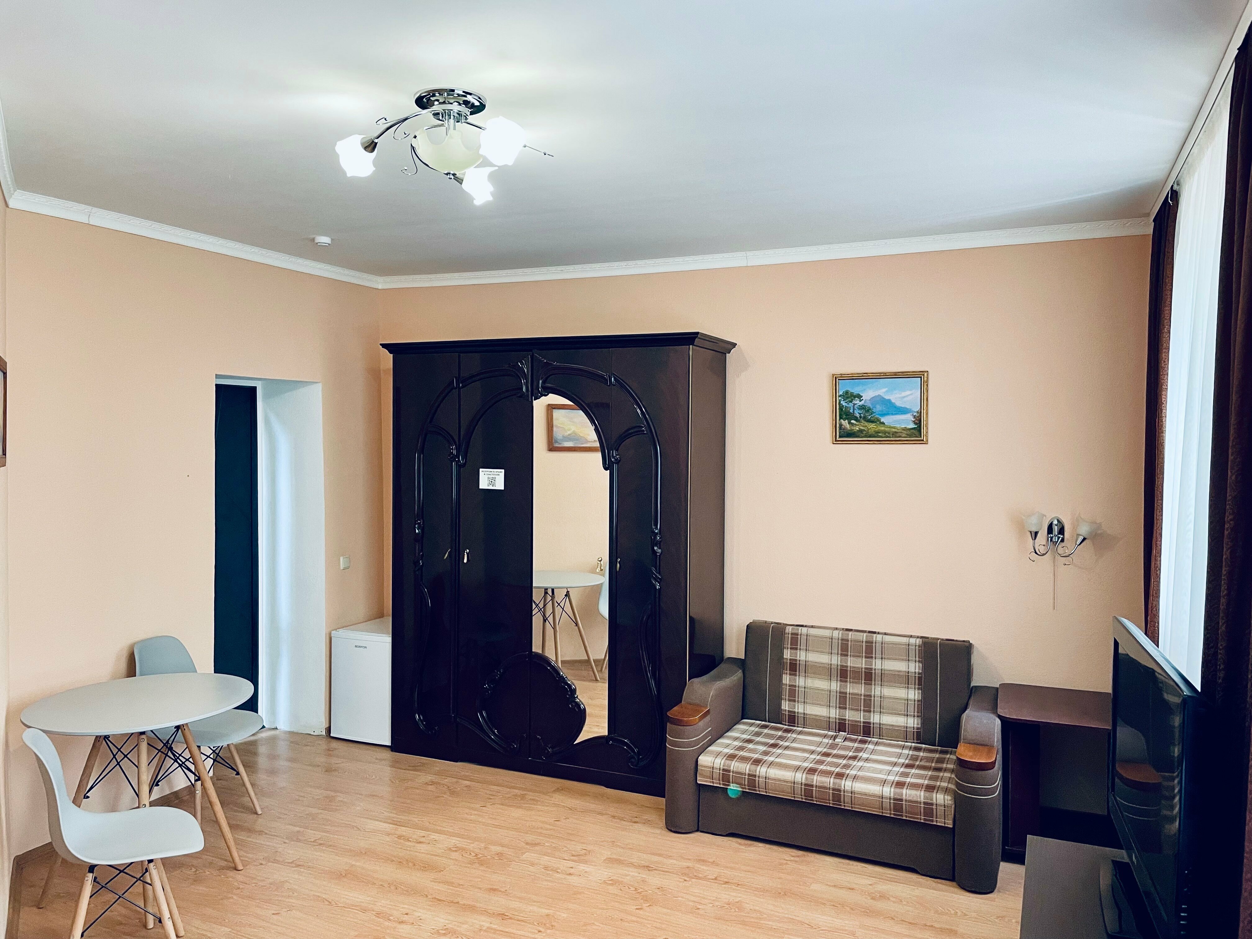 Трехместный номер «Комфорт» с душем