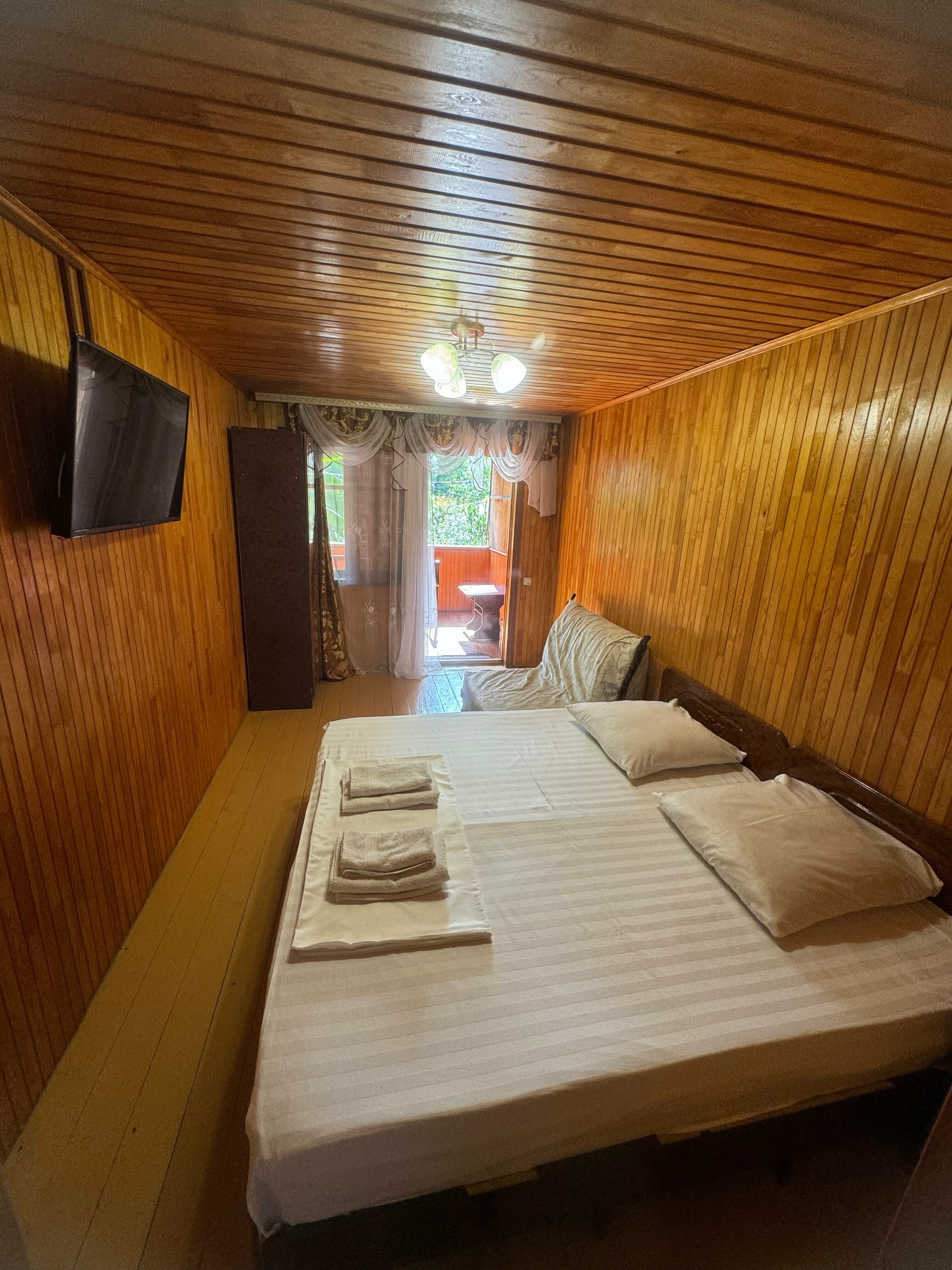 Трехместный номер «Комфорт» с душем