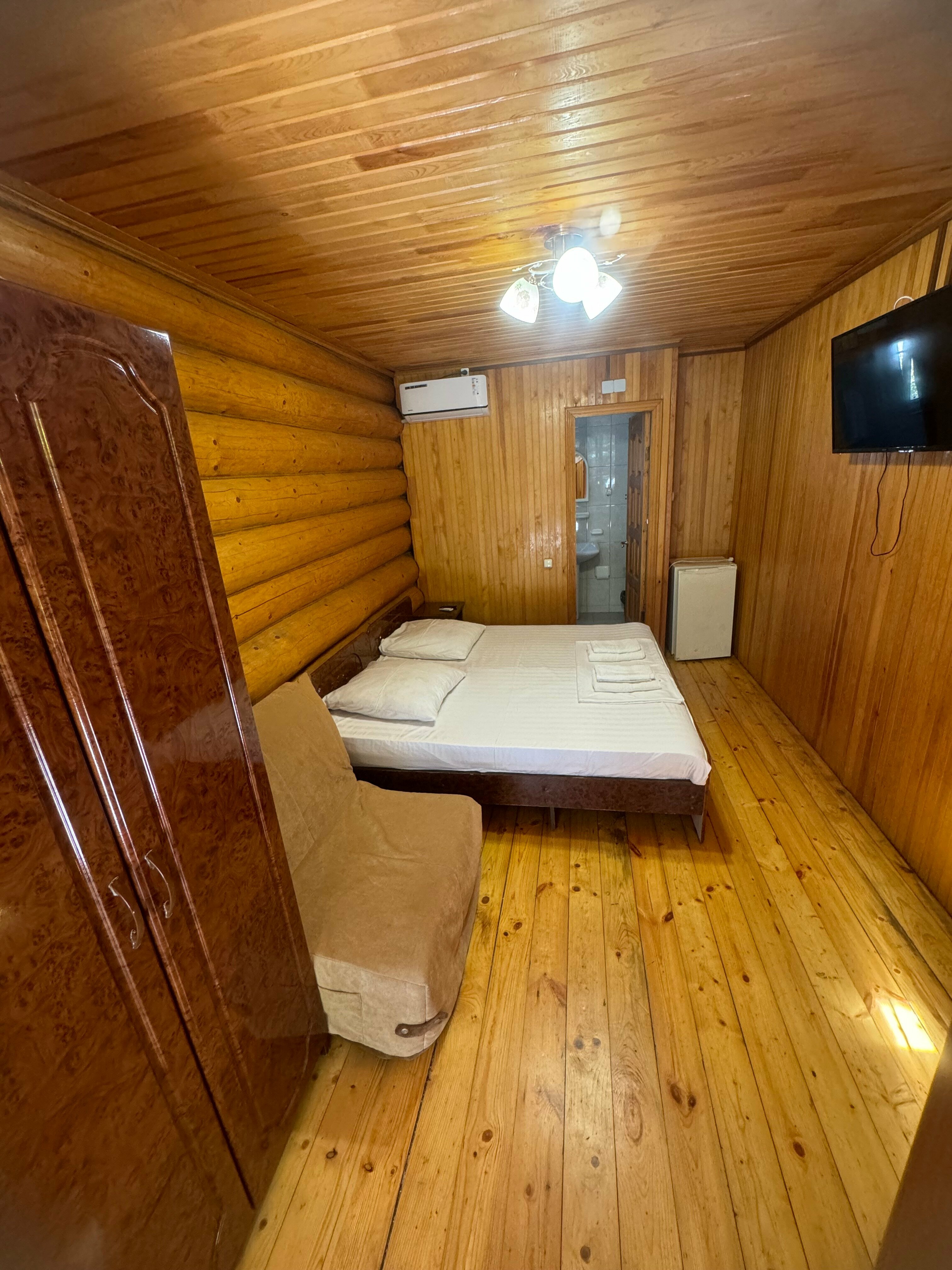 Трехместный номер «Комфорт» с душем