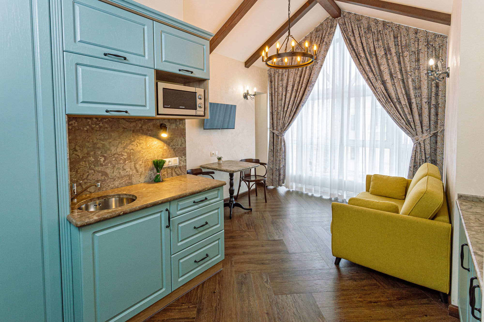 Люкс с кроватью размера «king-size» и гидромассажной ванной