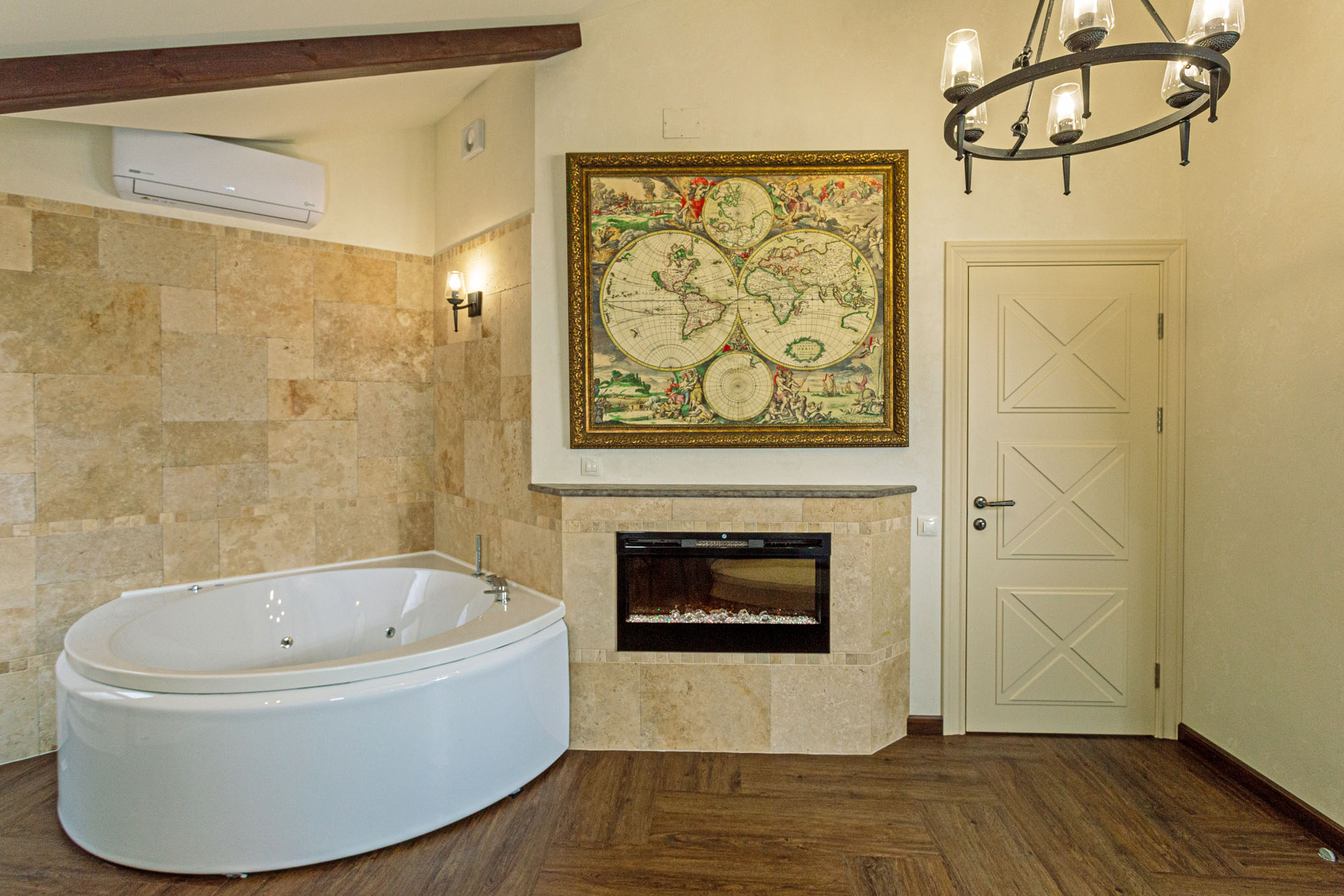 Люкс с кроватью размера «king-size» и гидромассажной ванной