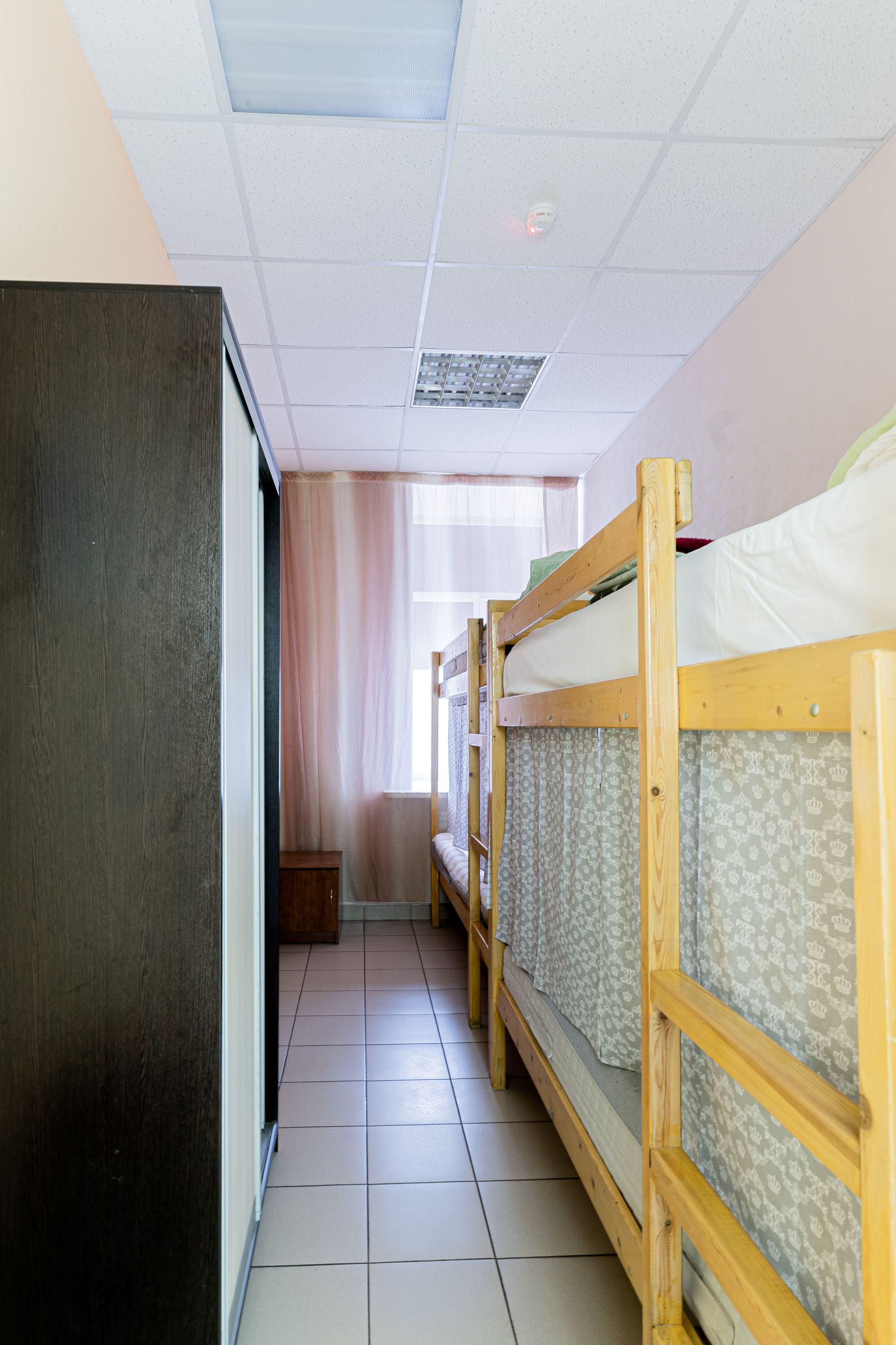 Кровать в общем 5-тиместном номере