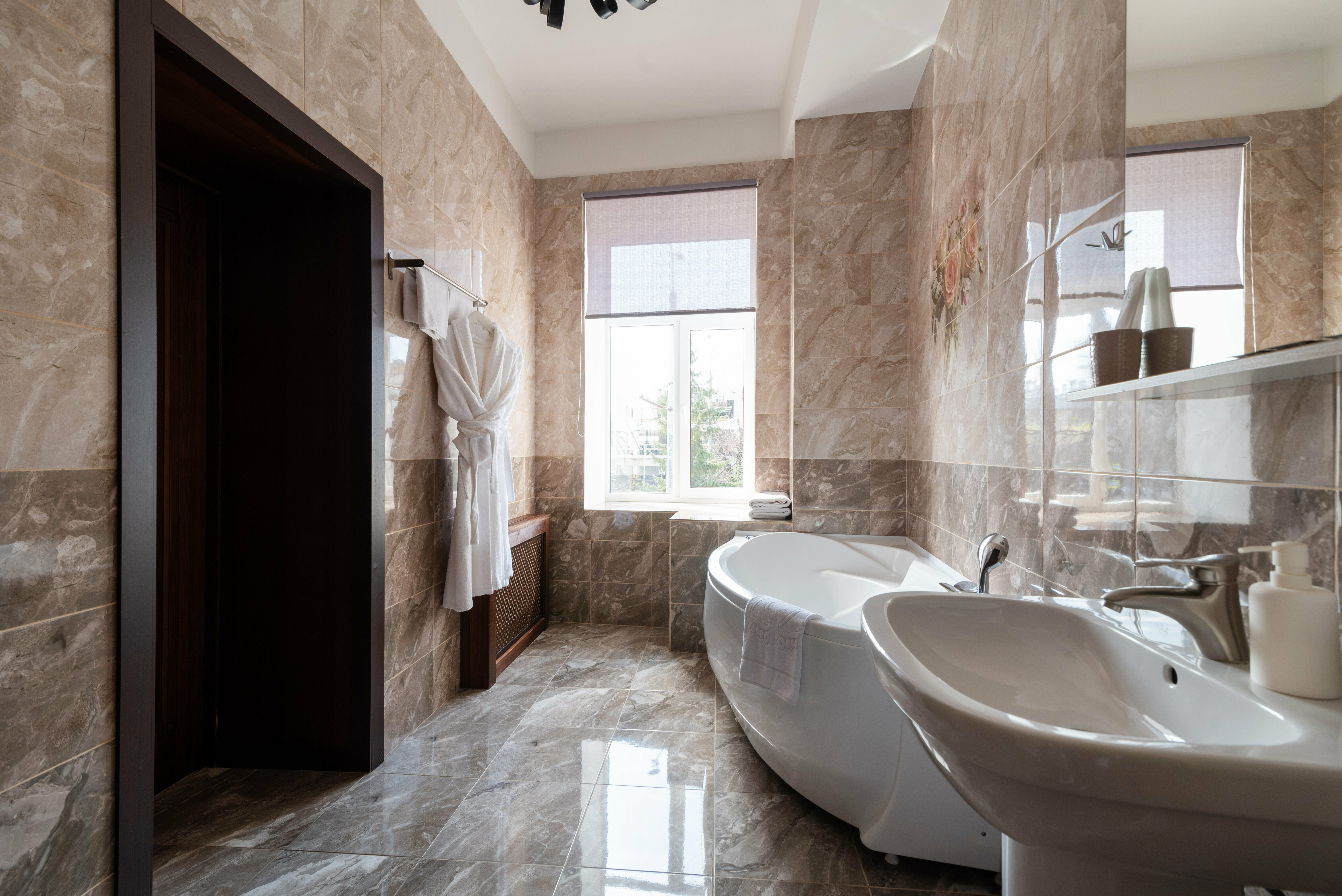 Люкс с кроватью размера «king-size» и гидромассажной ванной