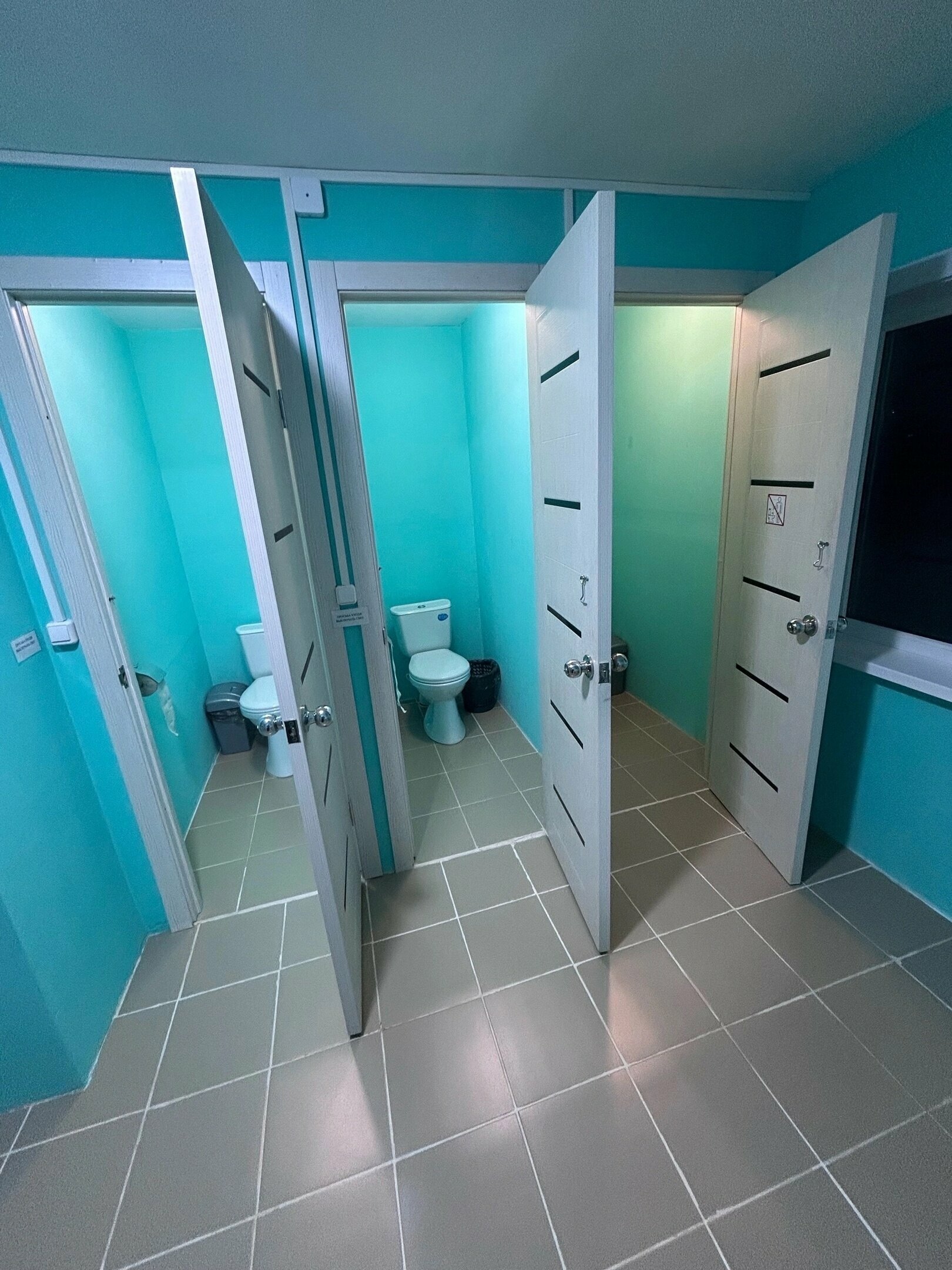 Пятиместный номер--полублаг (общий благоустроенный санузел и кухня на территории)