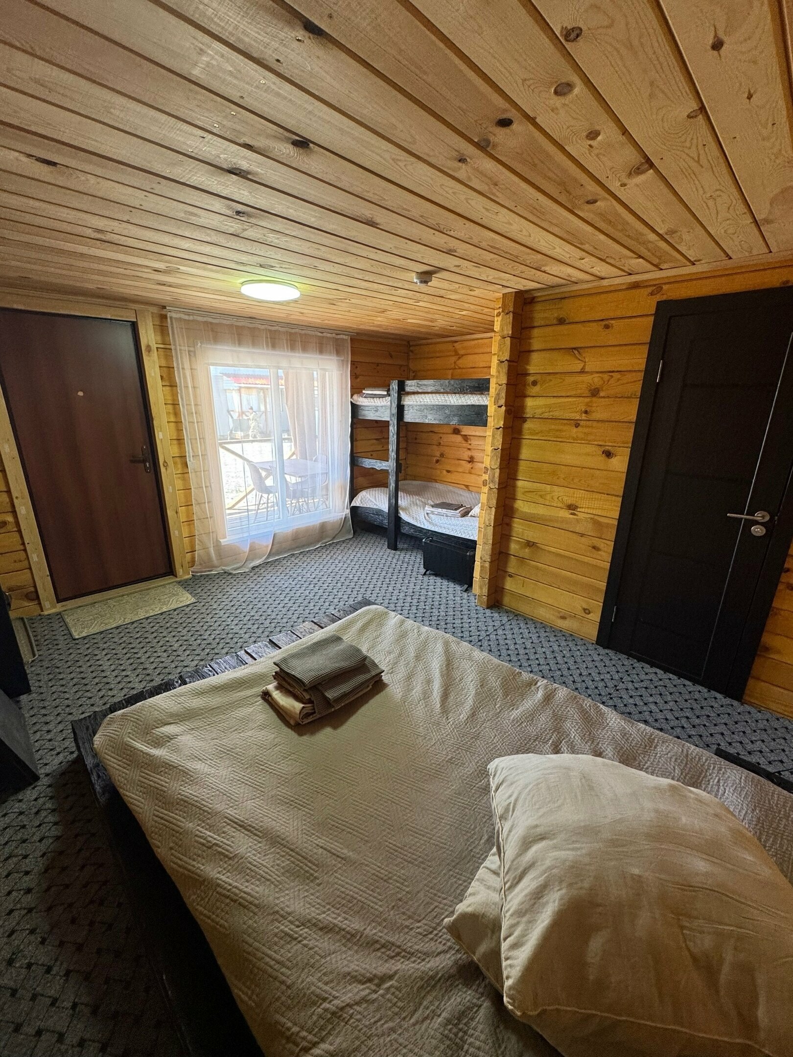 Четырехместный домик с удобствами