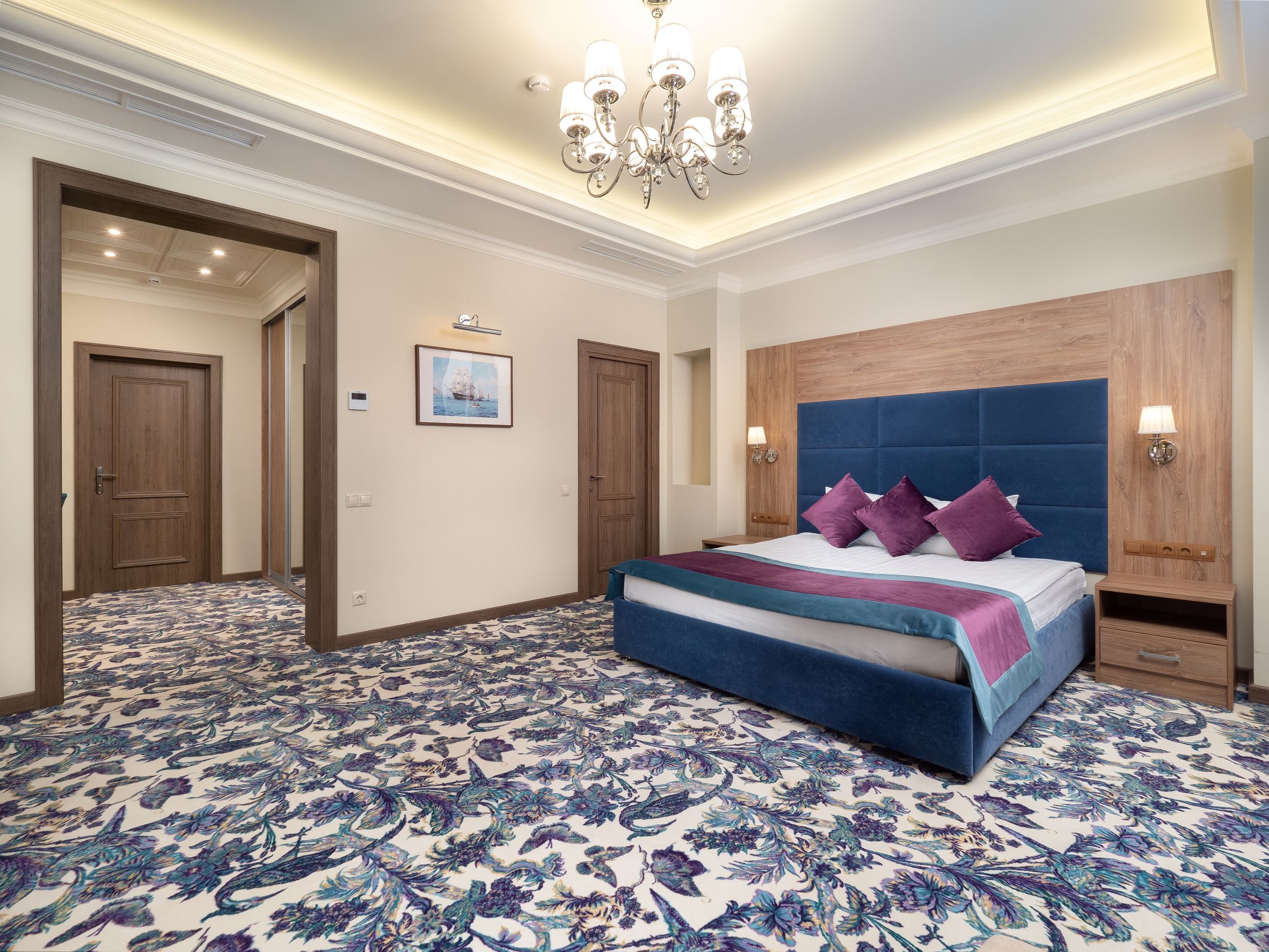 Джуниор Сюит