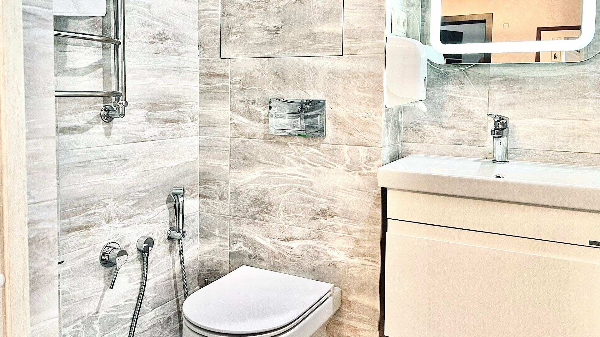 Апартаменты люкс с лоджией