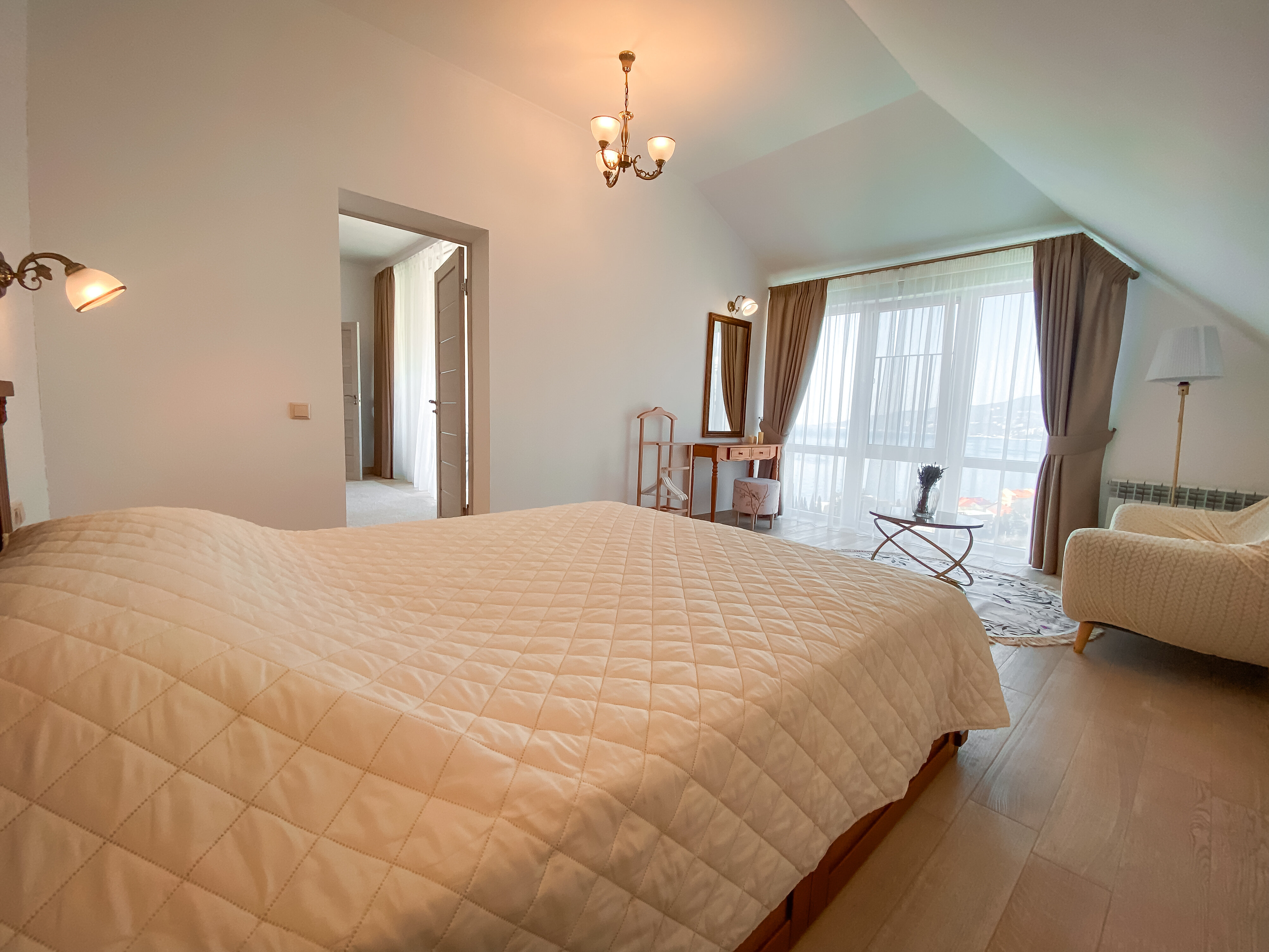 3-комнатные на мансардном этаже с  видом на море