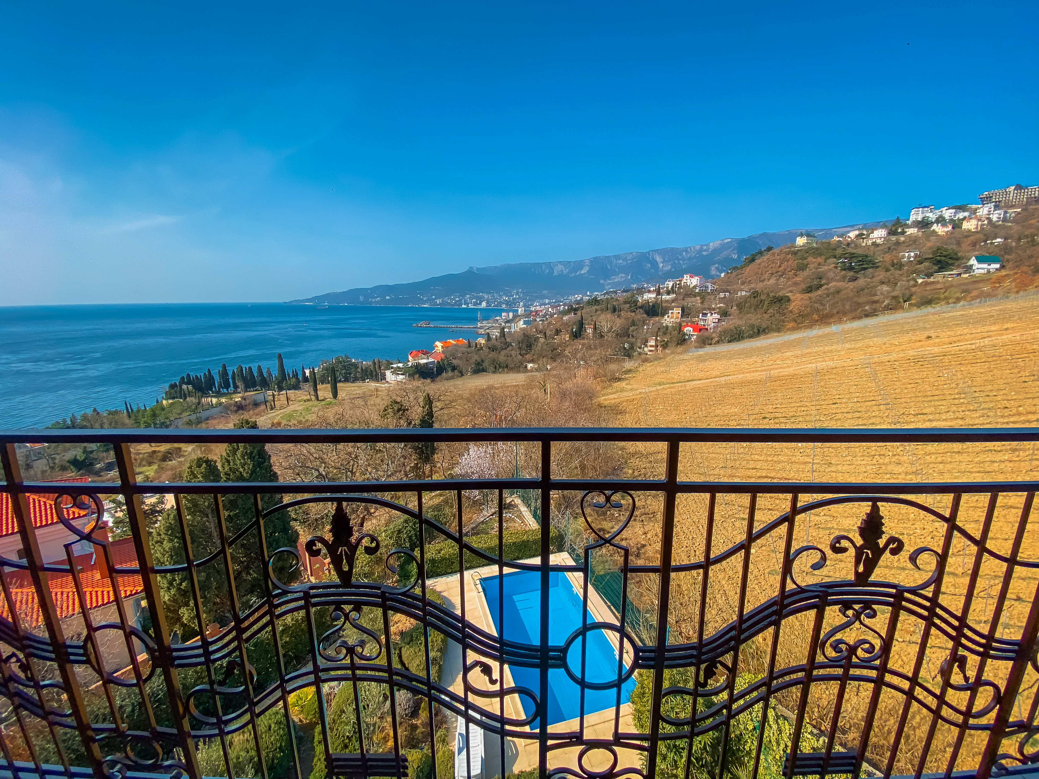 3-комнатные на мансардном этаже с  видом на море