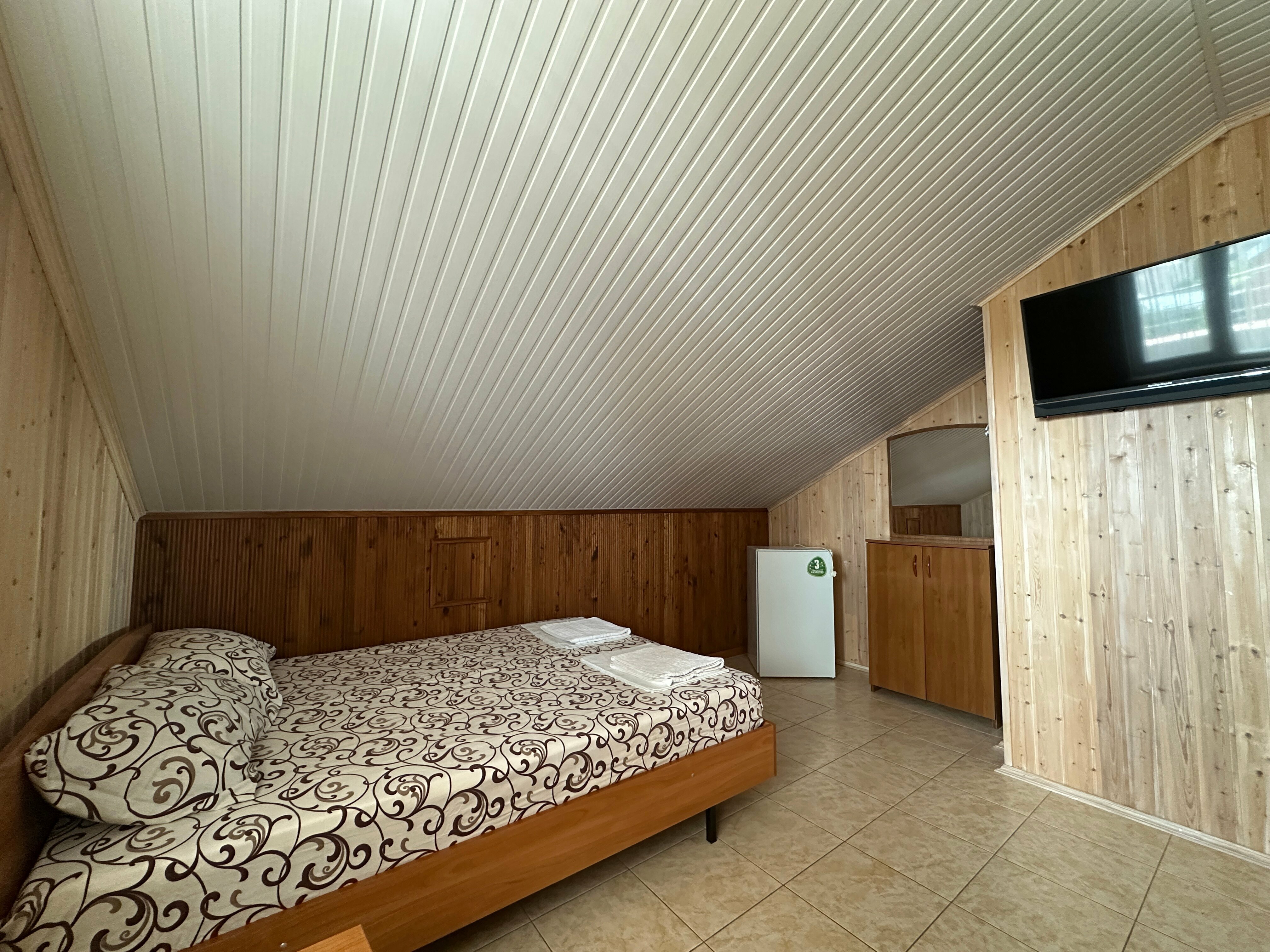 Трехместный номер «Комфорт» с душем