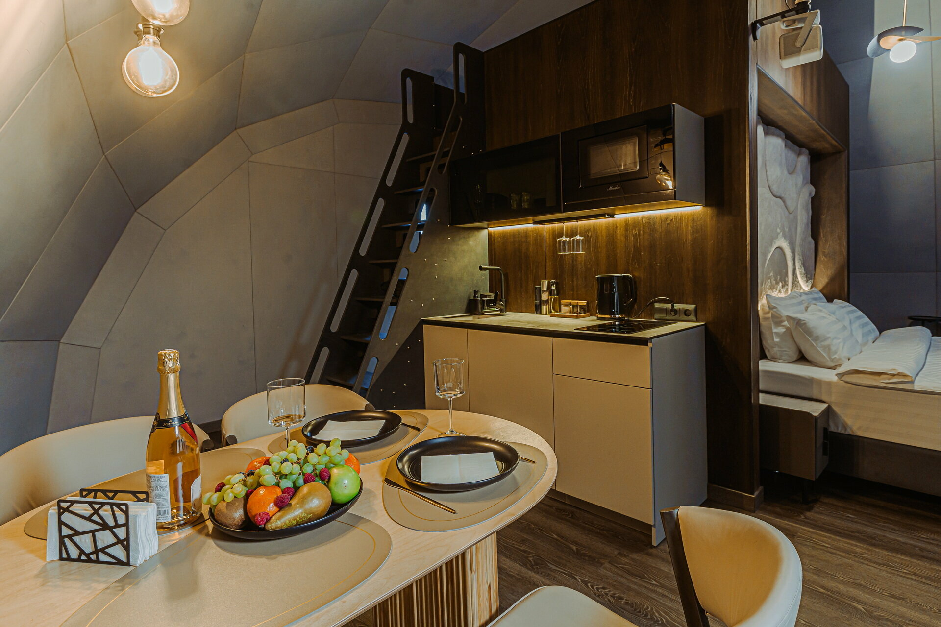 Купольный дом на закрытой террасе