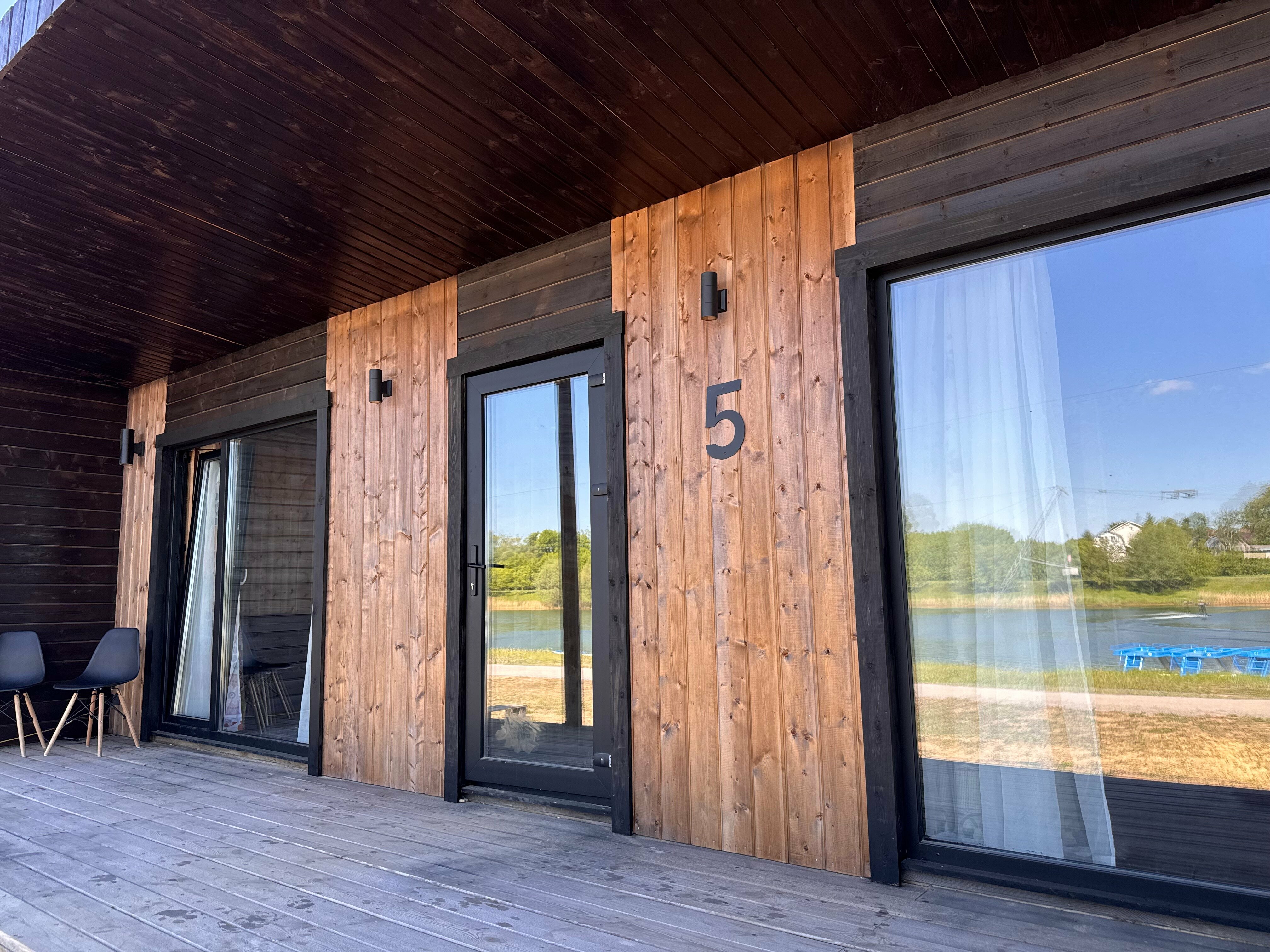 Коттедж с видом на озеро