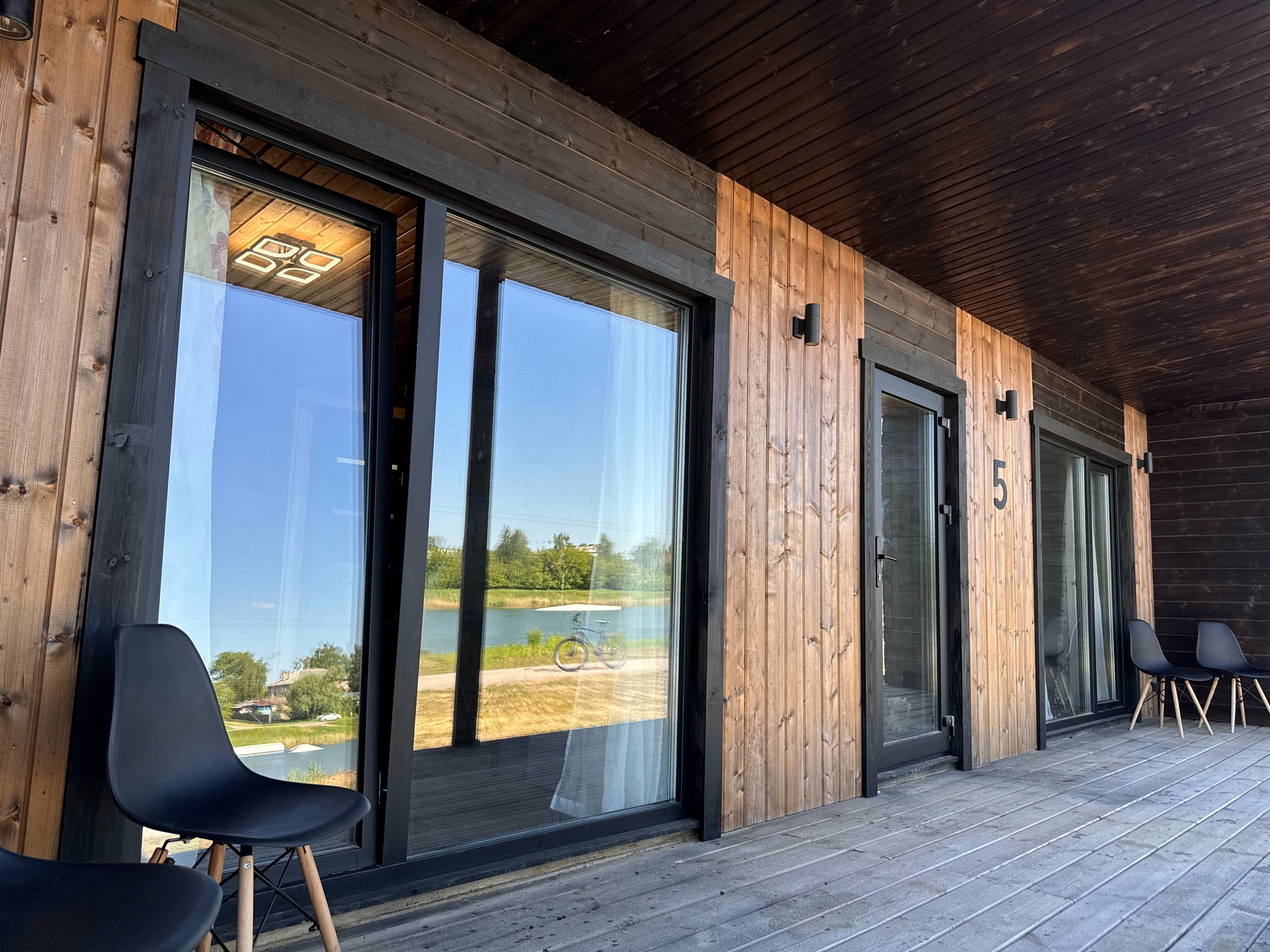 Коттедж с видом на озеро