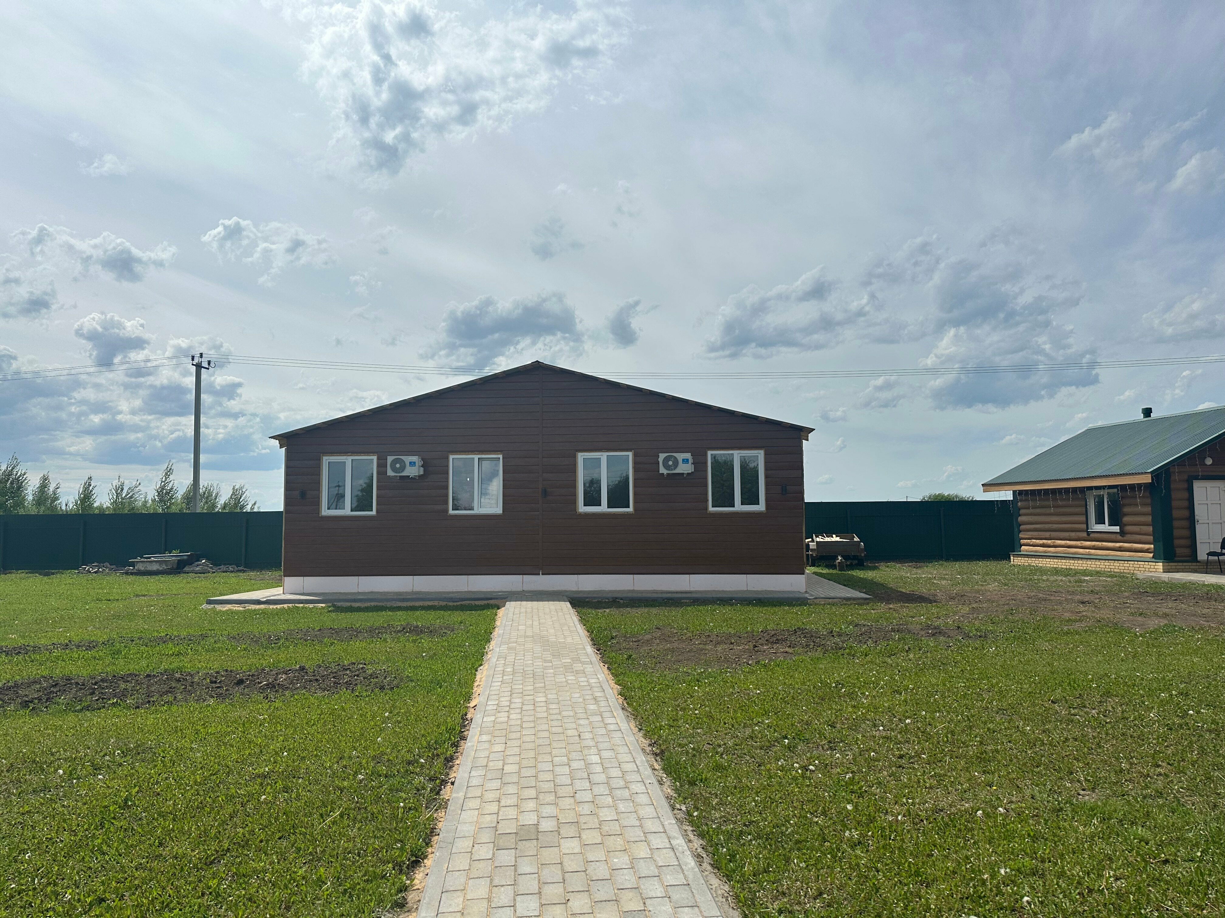 Семейный домик с двумя комнатами и уютной кухней