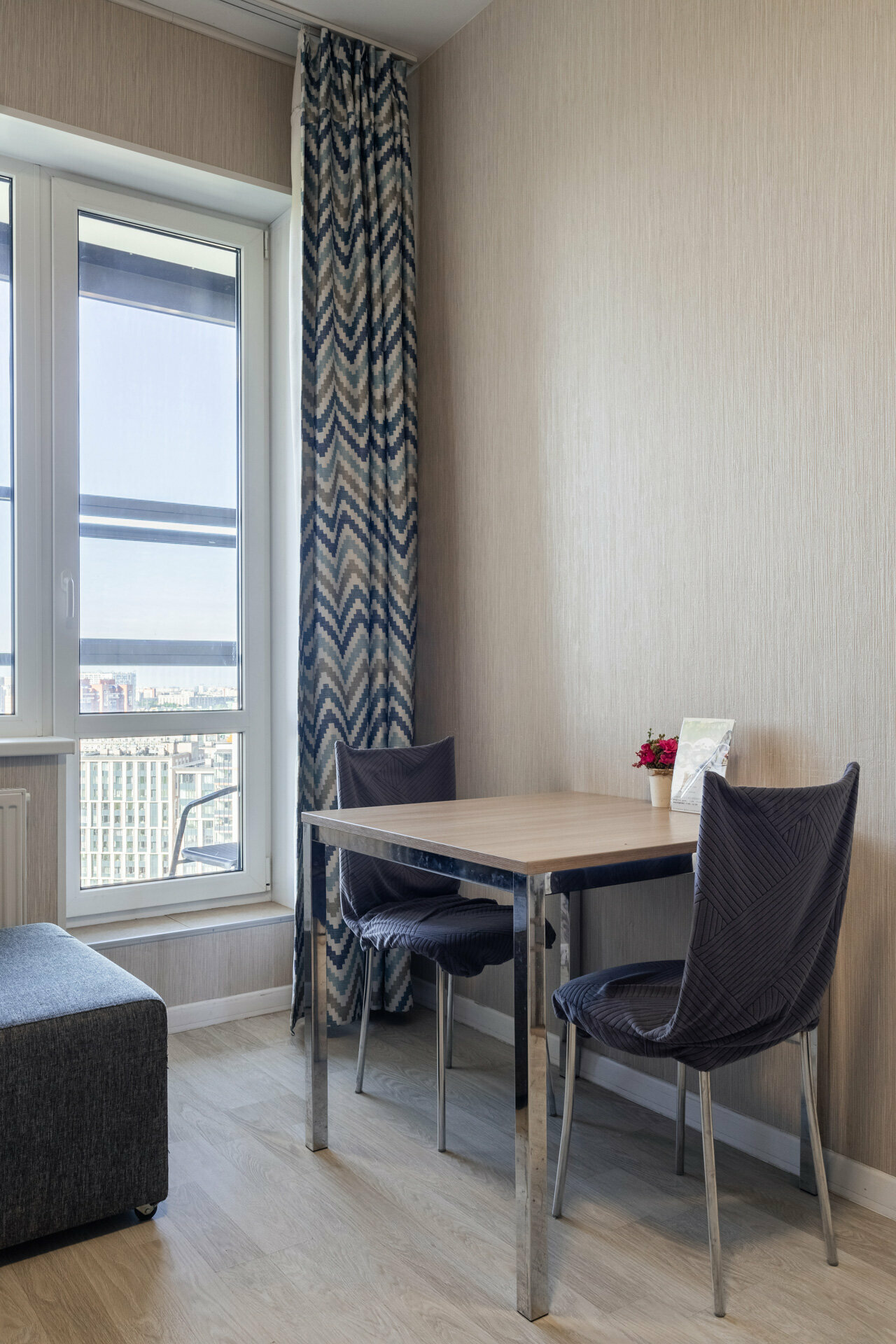 Делюкс на 18 этаже с видом на парк и большой лоджией